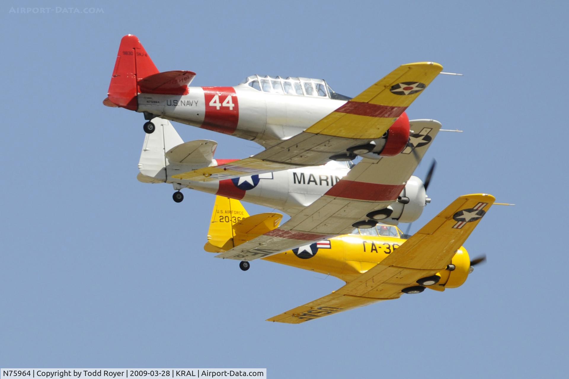 N75964, 1943 North American SNJ-4 Texan C/N 88-9830, Riverside Airshow 2009