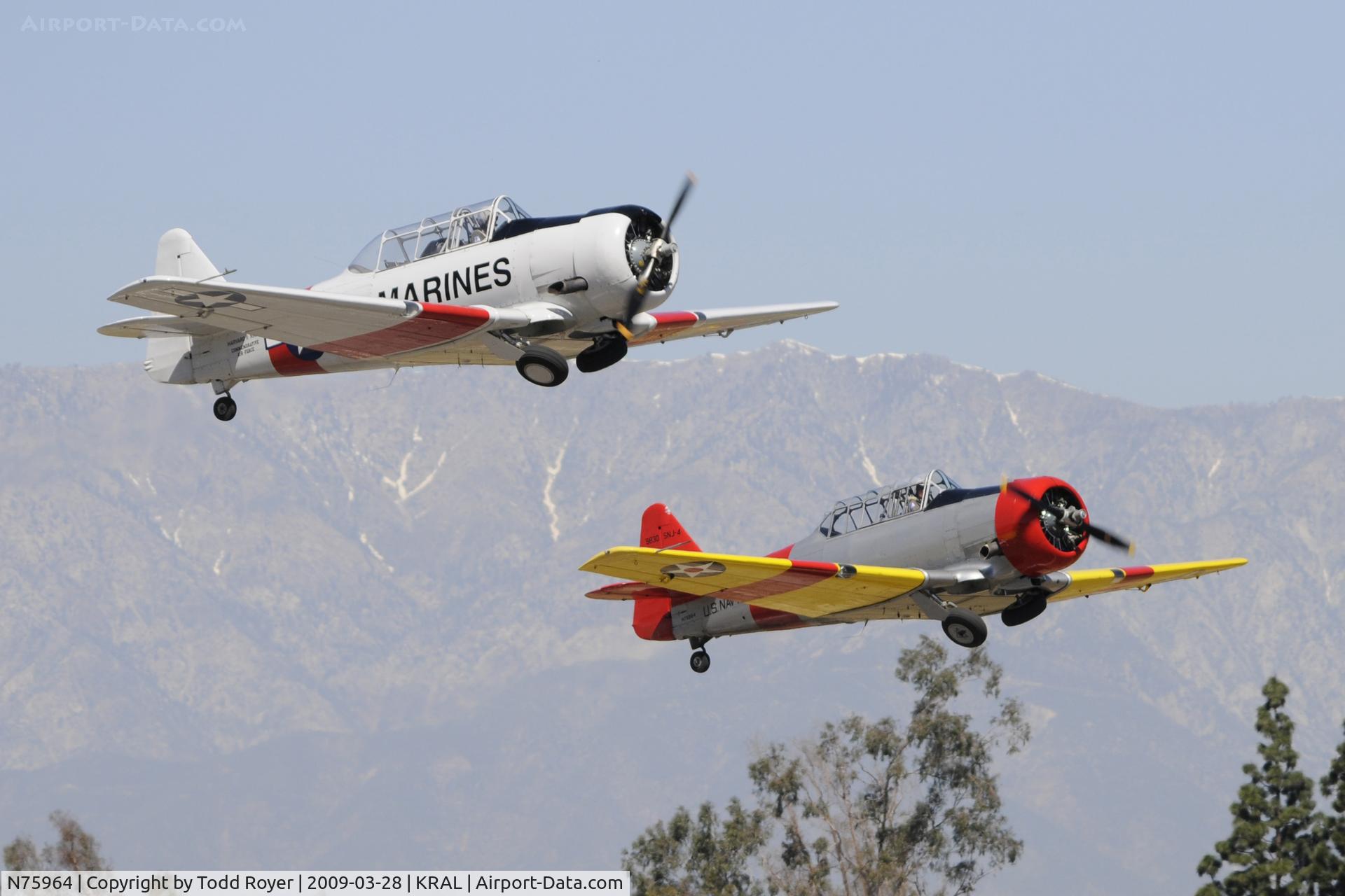 N75964, 1943 North American SNJ-4 Texan C/N 88-9830, Riverside Airshow 2009