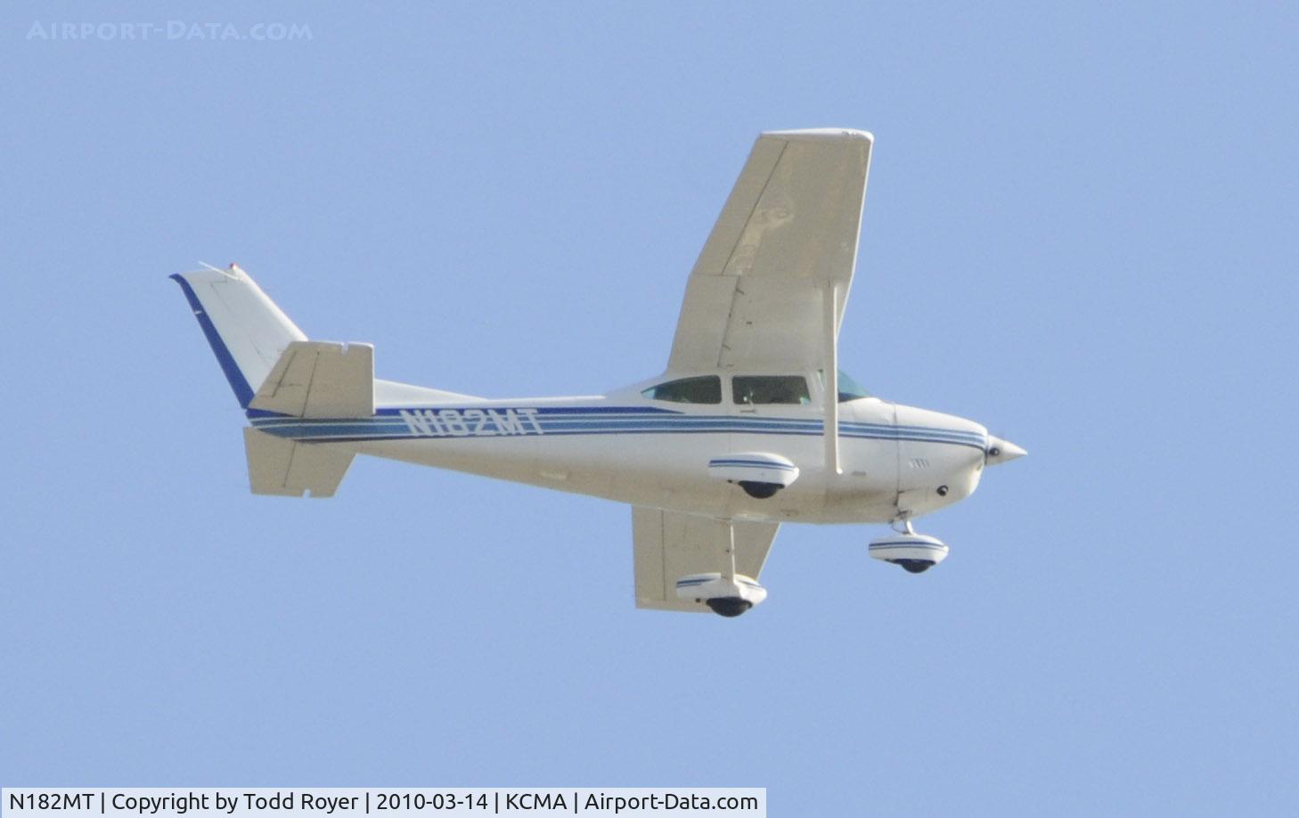 N182MT, 1982 Cessna 182 Skylane C/N 18268157, From the backyard
