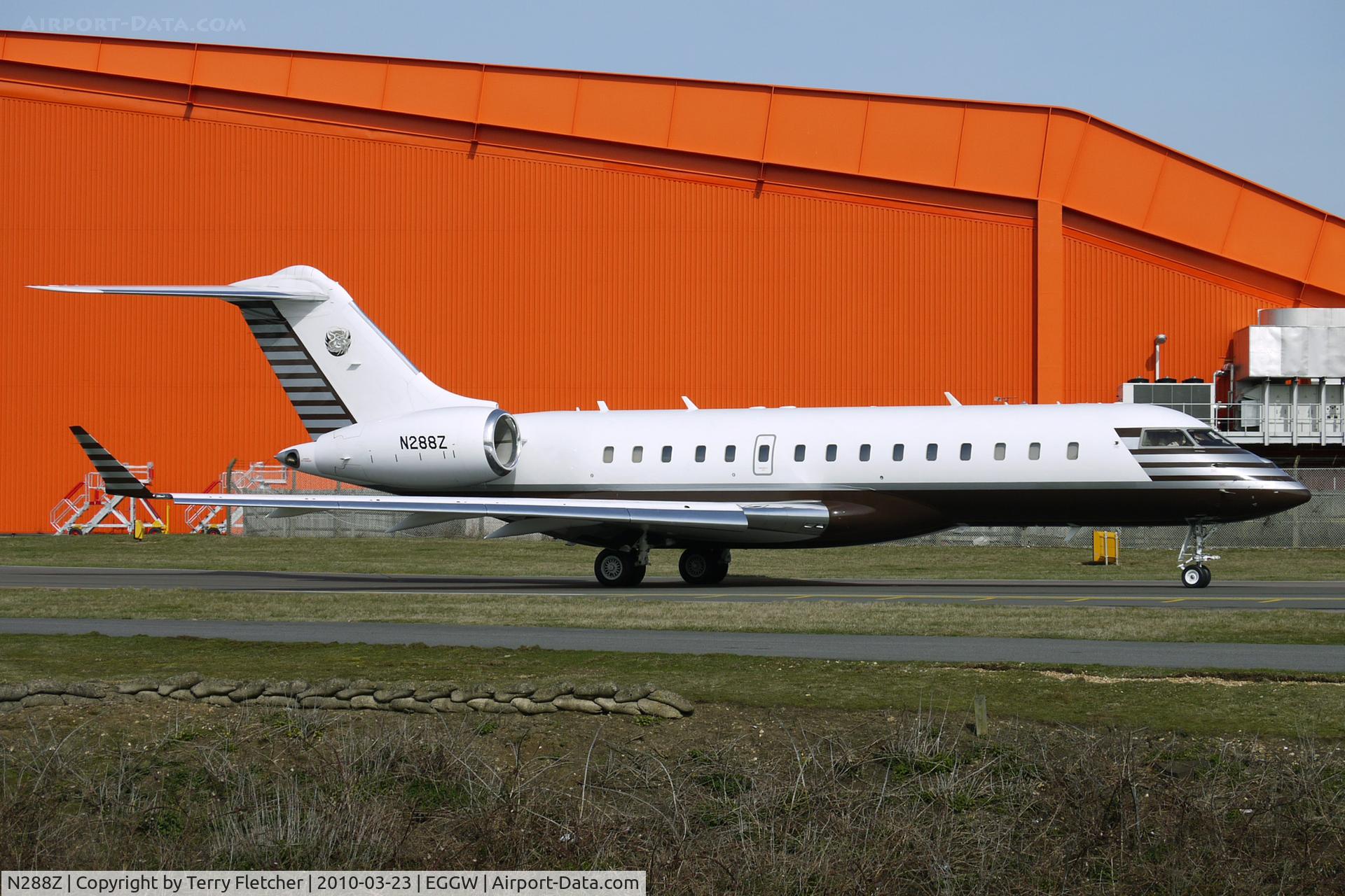 N288Z, 2007 Bombardier BD-700-1A10 Global Express XRS C/N 9228, Colourful Global Express at Luton