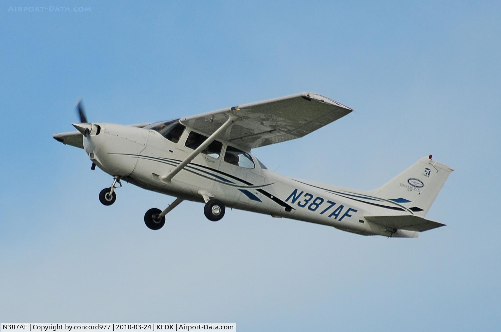 N387AF, 2006 Cessna 172S C/N 172S10387, Seen at KFDK 0n 3/24/2010
