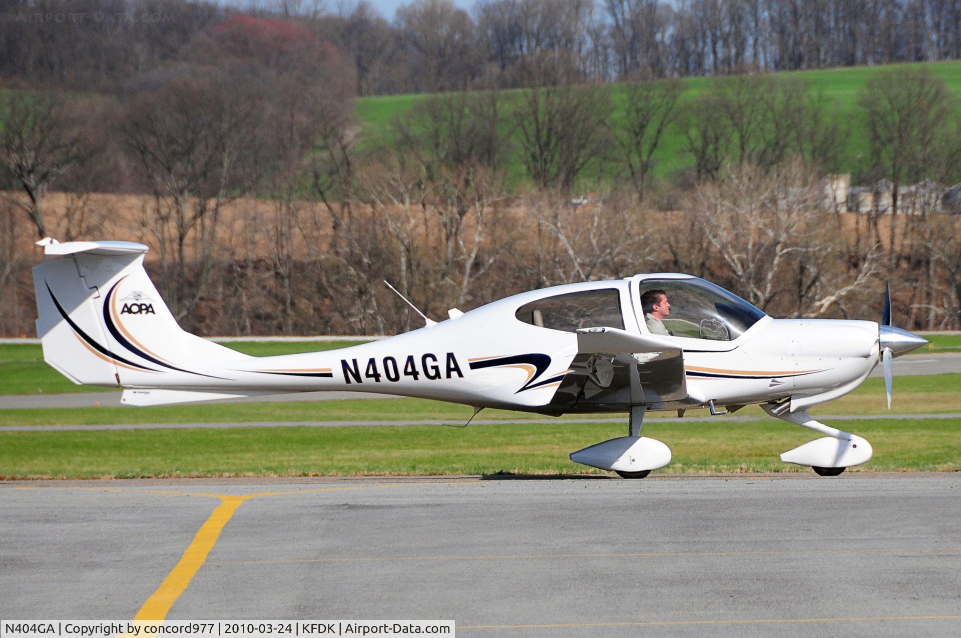 N404GA, Diamond DA-40 Diamond Star C/N 40.1063, Seen at KFDK 0n 3/24/2010