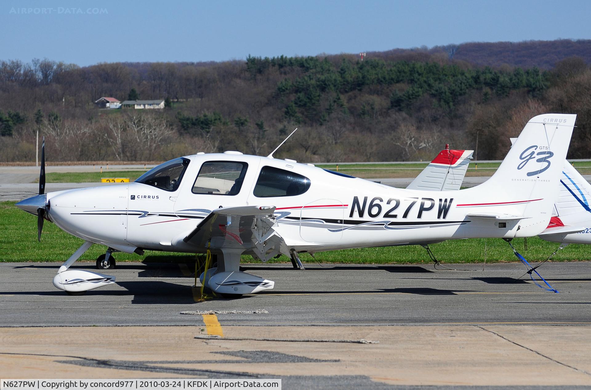 N627PW, 2007 Cirrus SR22 C/N 2793, Seen at KFDK 0n 3/24/2010