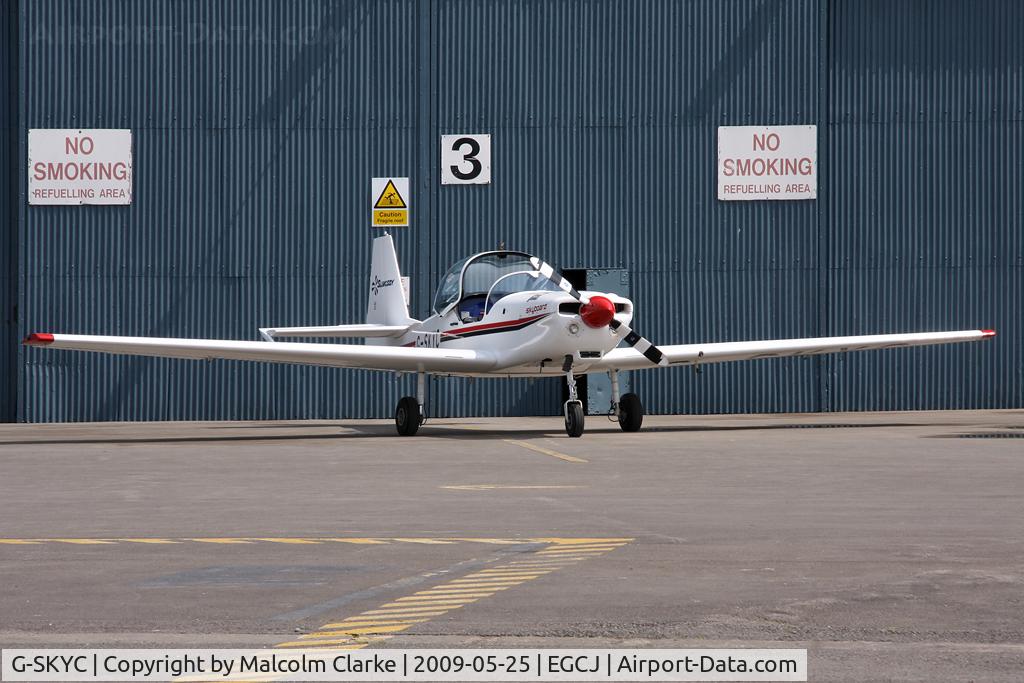 G-SKYC, 1984 Slingsby T-67M Firefly C/N 2009, Slingsby T-67M Firefly Mk2 at Sherburn-in-Elmet Airfield in 2009.