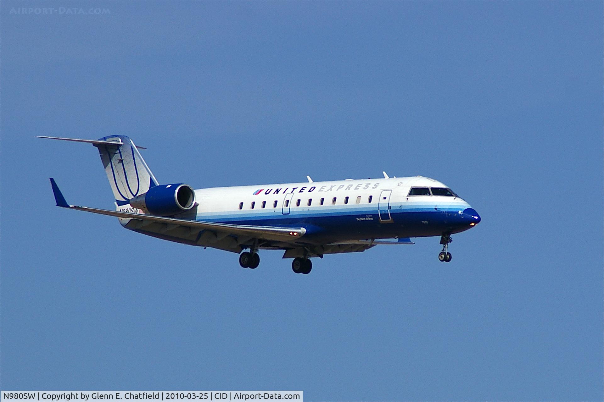 N980SW, 2004 Bombardier CRJ-200ER (CL-600-2B19) C/N 7955, Final approach, runway 9