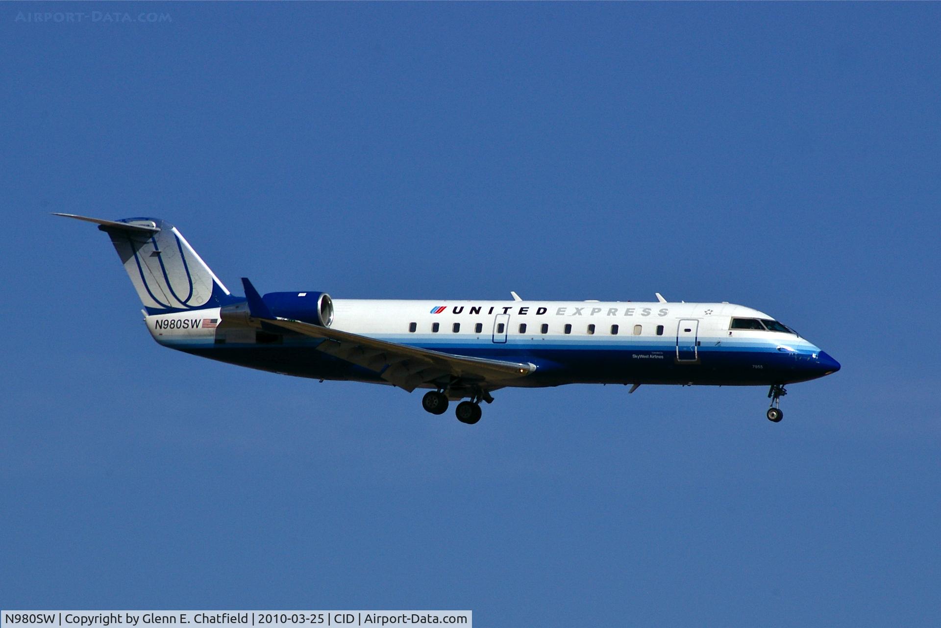 N980SW, 2004 Bombardier CRJ-200ER (CL-600-2B19) C/N 7955, Final approach, runway 9