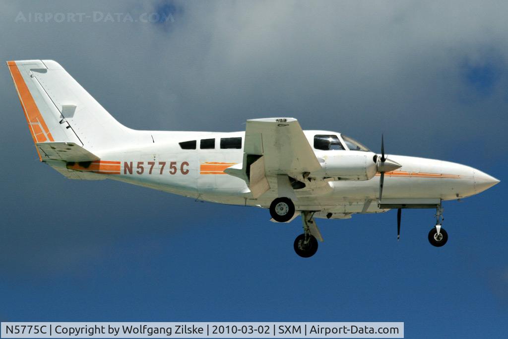 N5775C, 1979 Cessna 402C Businessliner C/N 402C0040, visitor