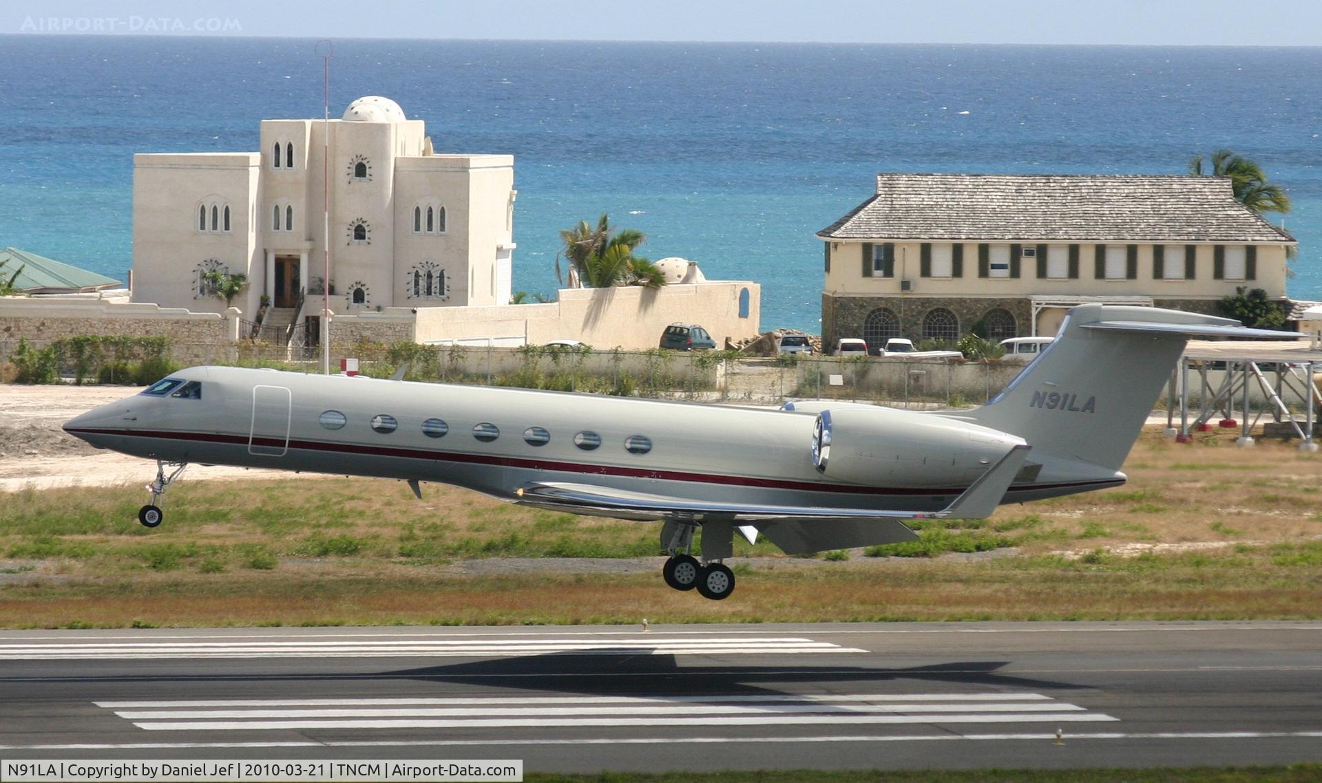 N91LA, 2003 Gulfstream Aerospace GV-SP (G550) C/N 5027, N91LA landing at TNCM runway 10