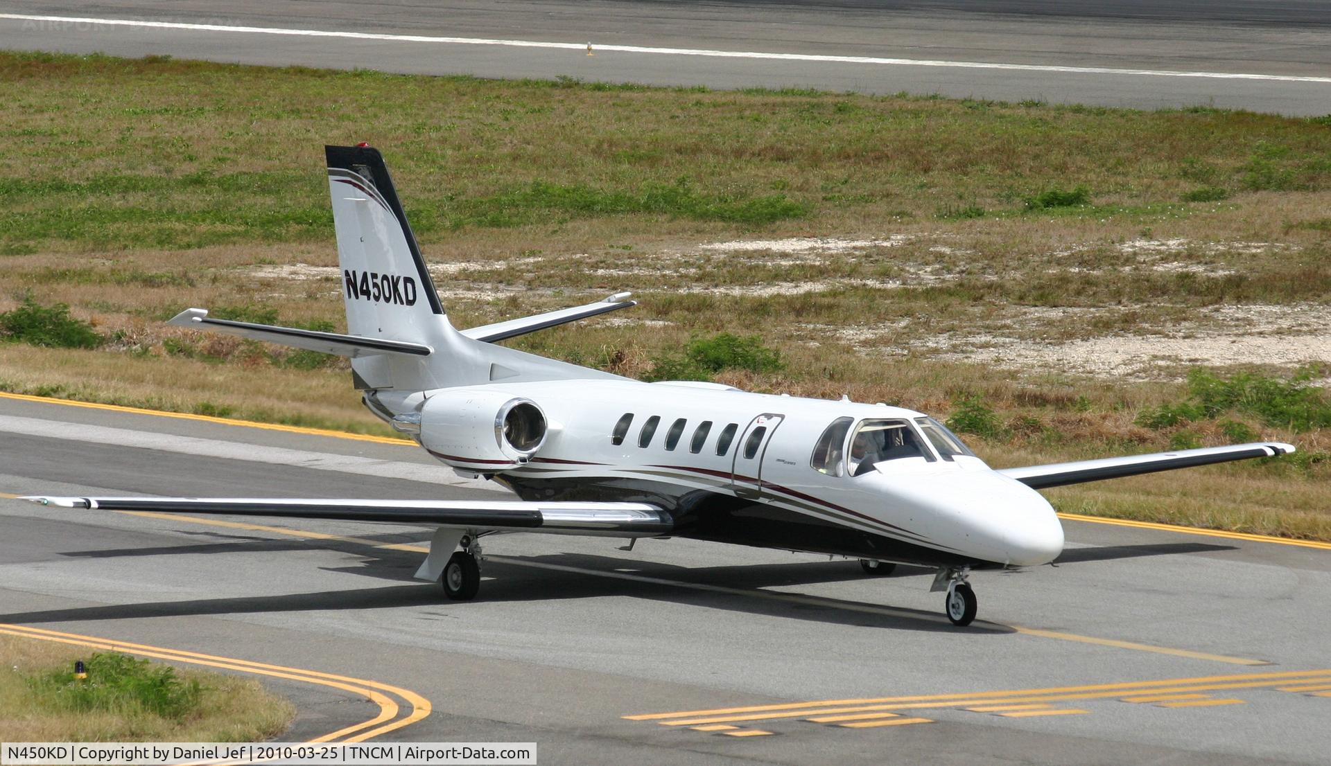 N450KD, 1982 Cessna 550 Citation II C/N 550-0412, N450KD at the holding point Alpha for take off
