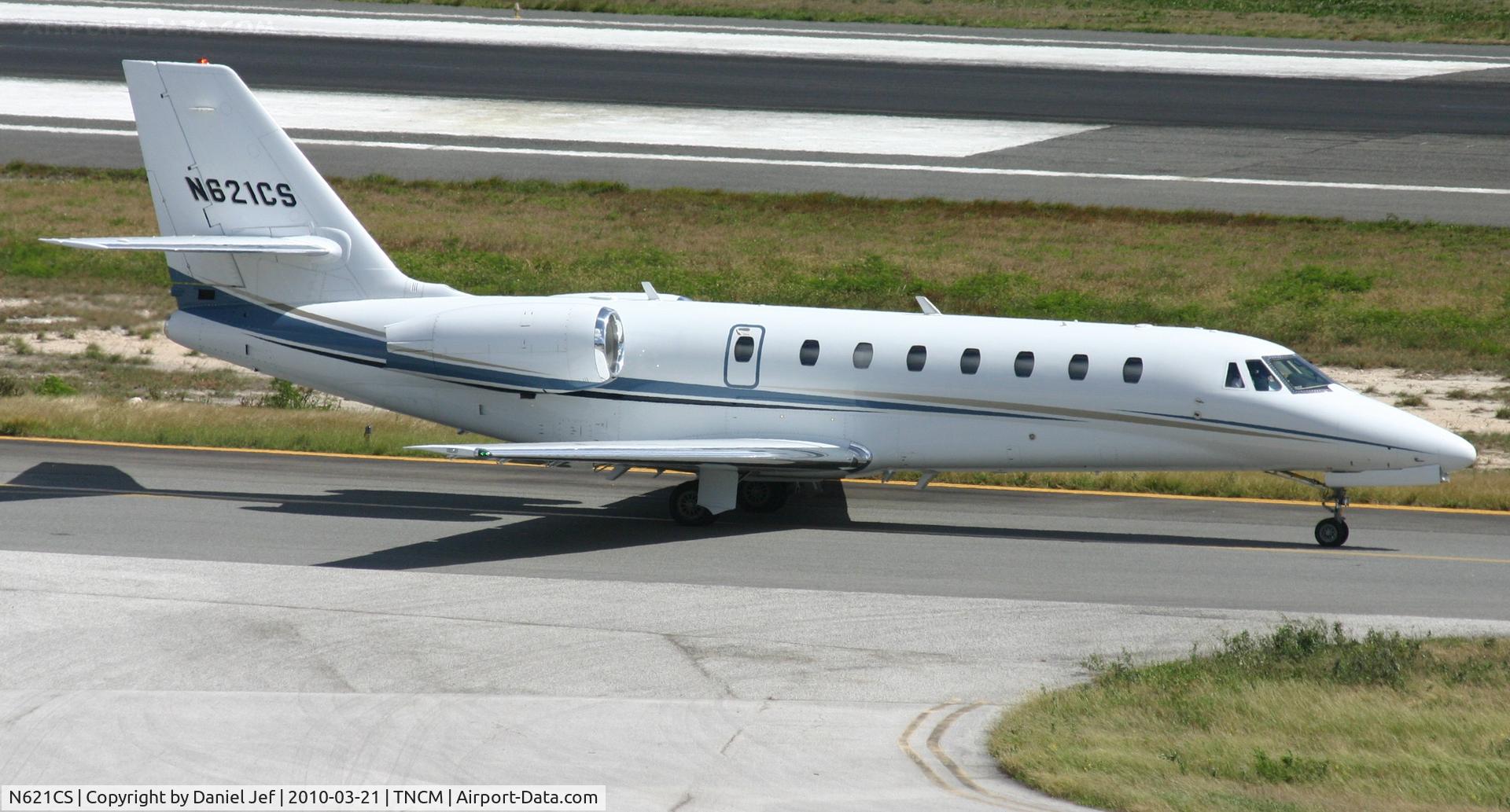 N621CS, 2007 Cessna 680 Citation Sovereign C/N 680-0120, N621CS taxing to the holding point Alpha for take off