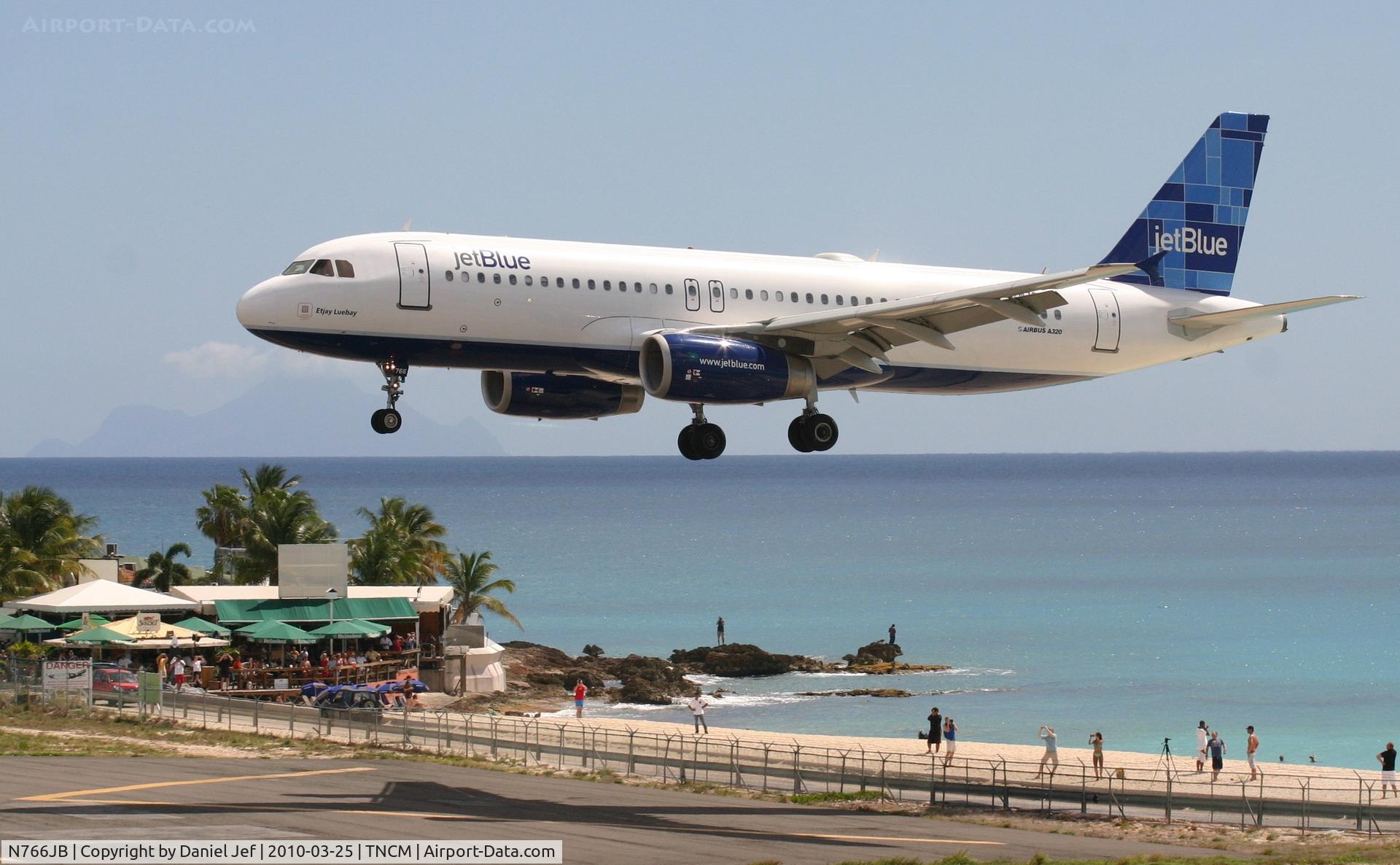 N766JB, 2008 Airbus A320-232 C/N 3724, Jet blue N766JB landing at TNCM