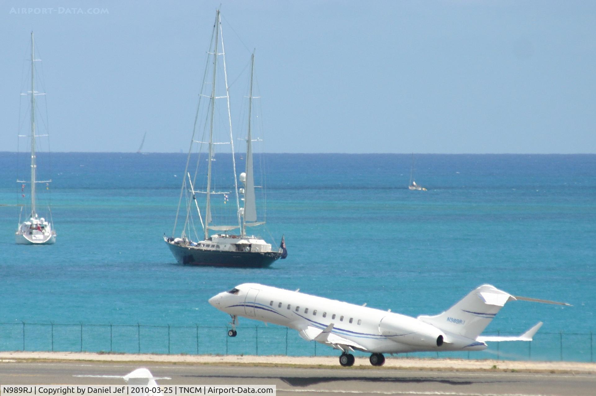 N989RJ, 2006 Bombardier BD-700-1A11 Global 5000 C/N 9224, N989RJ departing TNCM