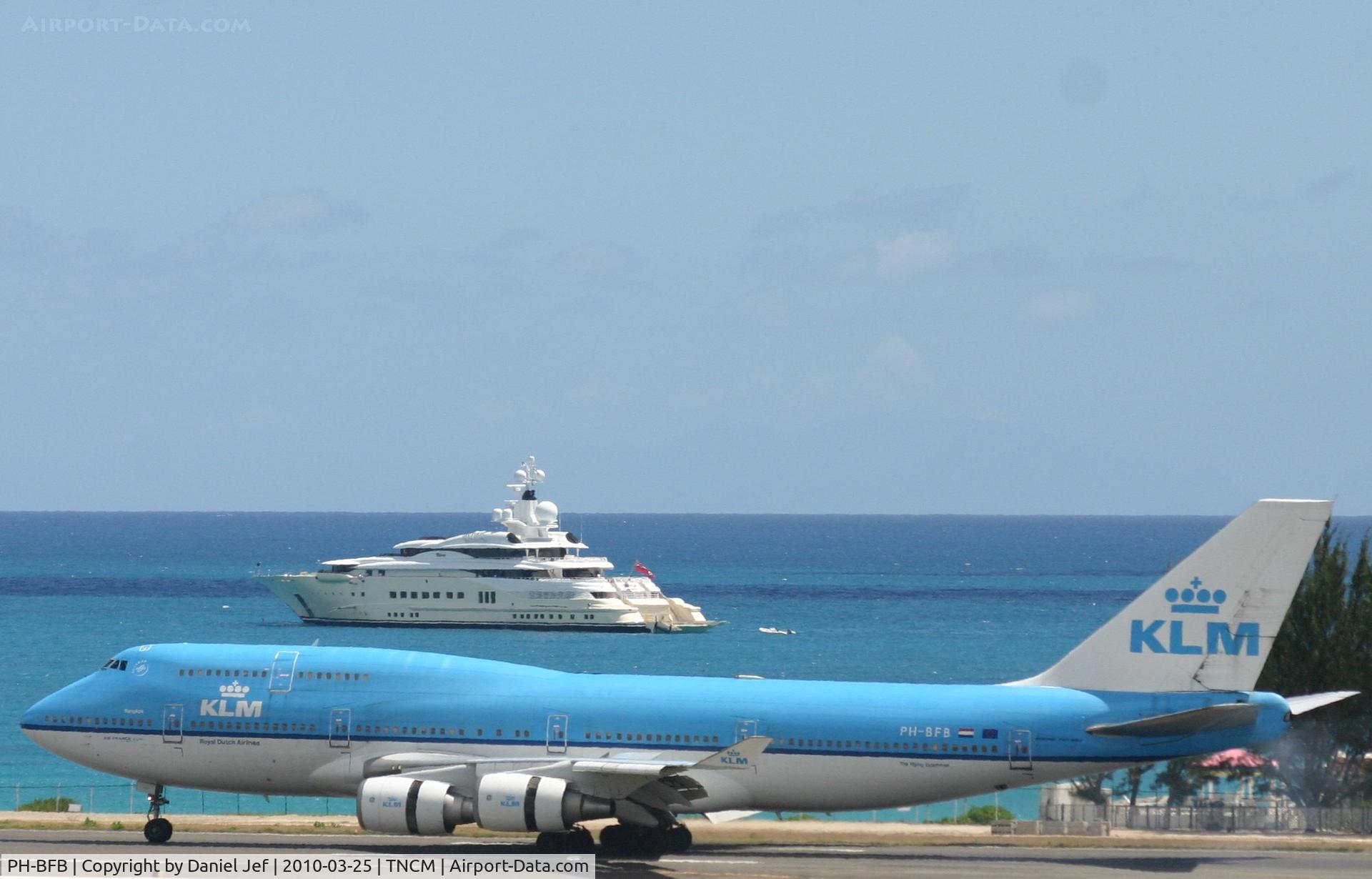 PH-BFB, 1989 Boeing 747-406 C/N 24000, KLM PH-BFB just landed at TNCM