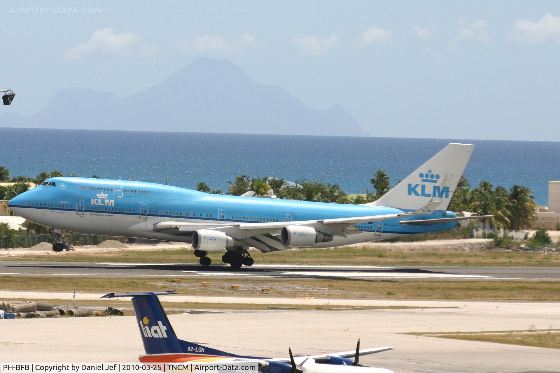 PH-BFB, 1989 Boeing 747-406 C/N 24000, KLM PH-BFB Landing at TNCM
