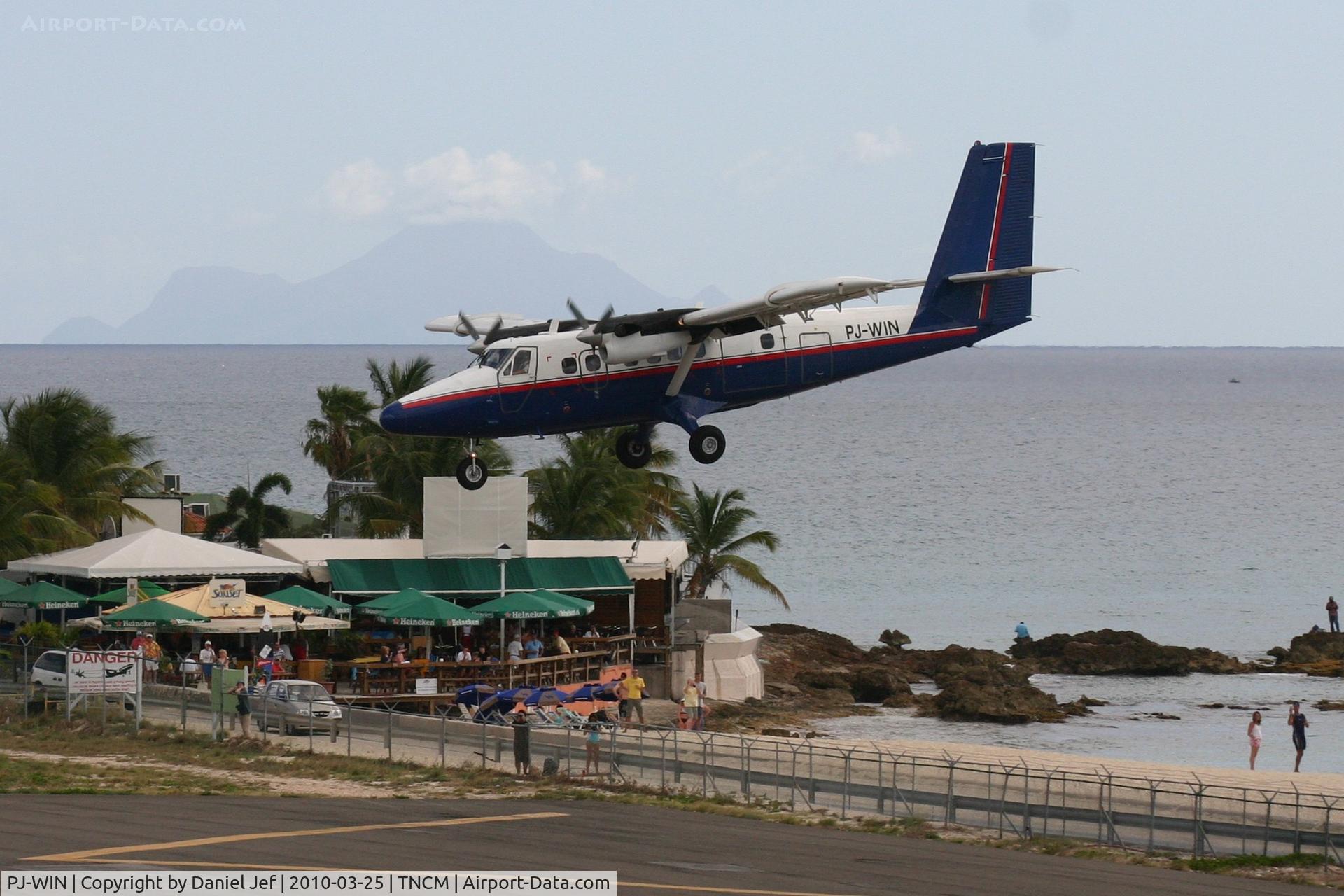 PJ-WIN, 1976 De Havilland Canada DHC-6-300 Twin Otter C/N 518, PJ-WIN landing TNCM