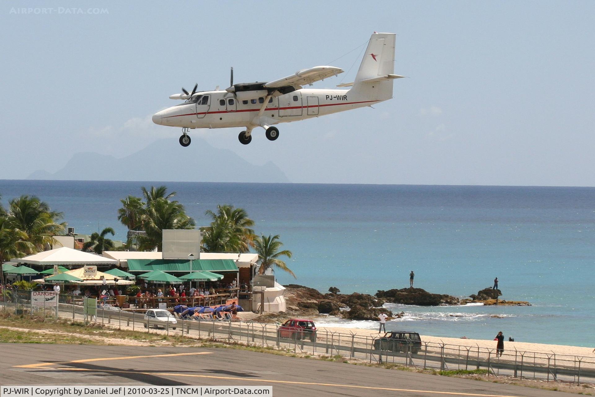 PJ-WIR, 1975 De Havilland Canada DHC-6-300 Twin Otter C/N 476, PJ-WIR landing at TNCM