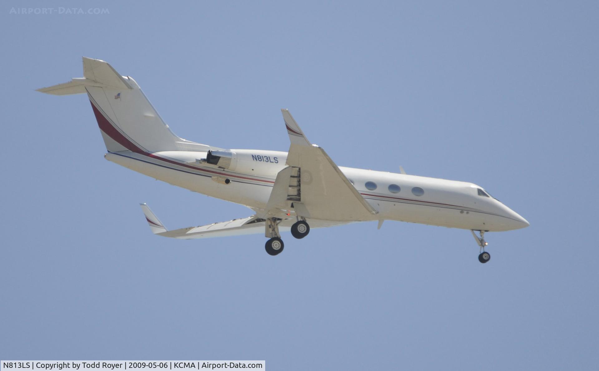 N813LS, 1984 Gulfstream Aerospace G-1159A Gulfstream III Gulfstream III C/N 443, From the backyard