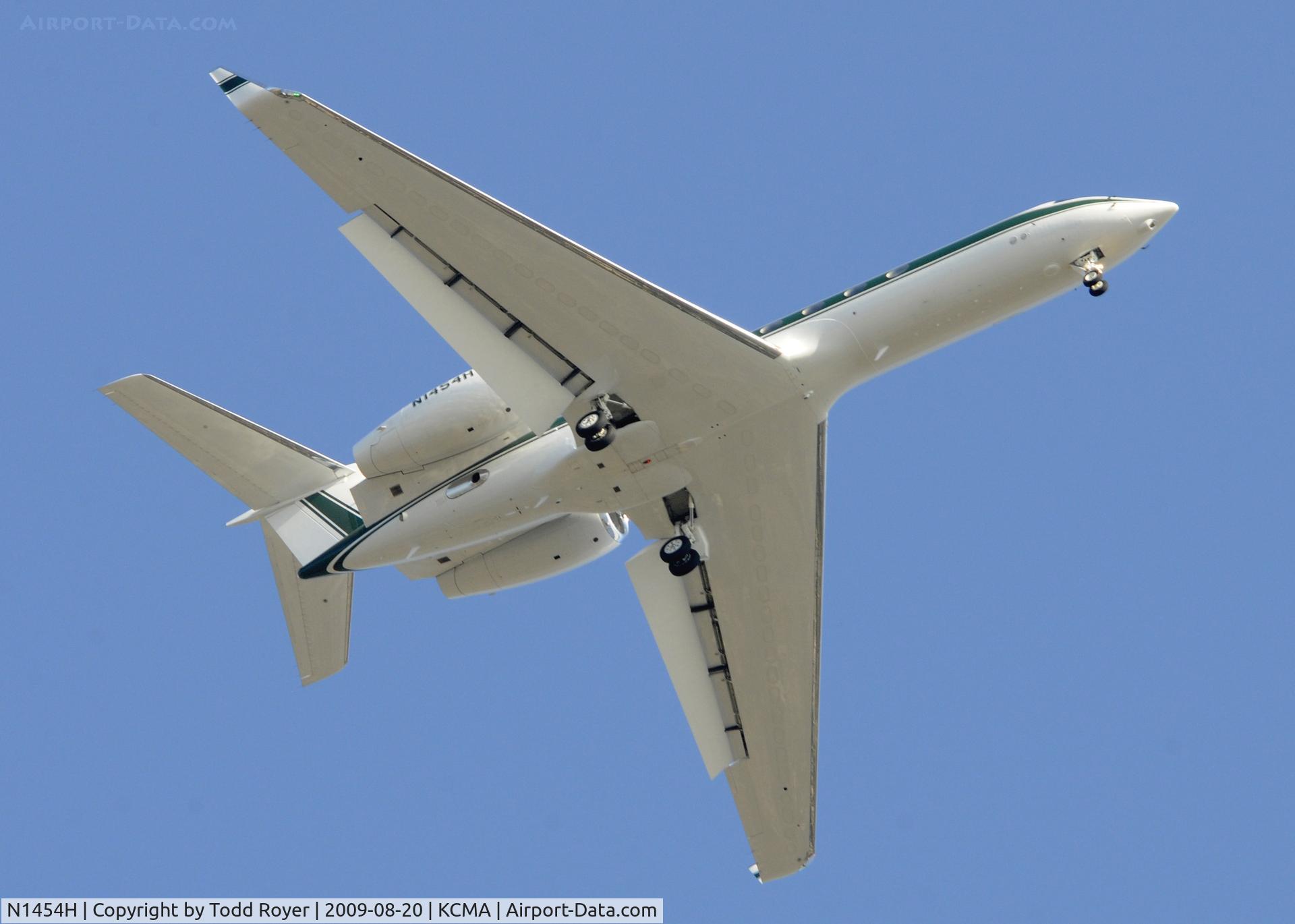 N1454H, 2000 Gulfstream Aerospace G-V C/N 619, From the backyard