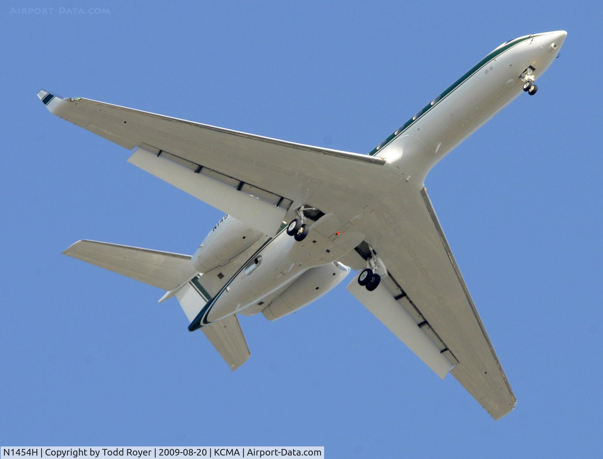N1454H, 2000 Gulfstream Aerospace G-V C/N 619, From the backyard