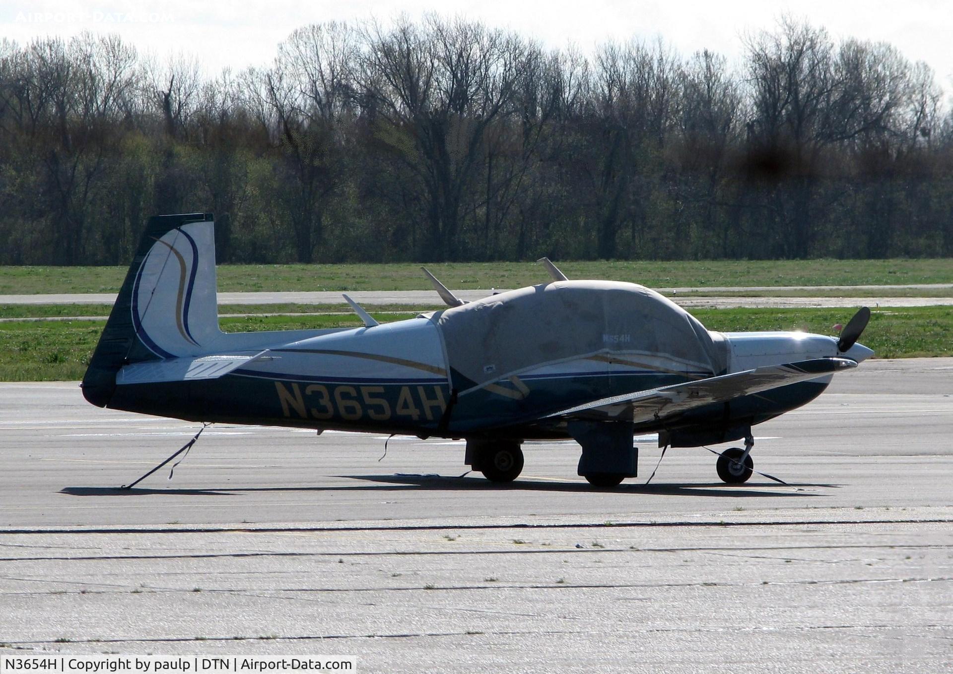 N3654H, 1980 Mooney M20K C/N 25-0436, At Downtown Shreveport.