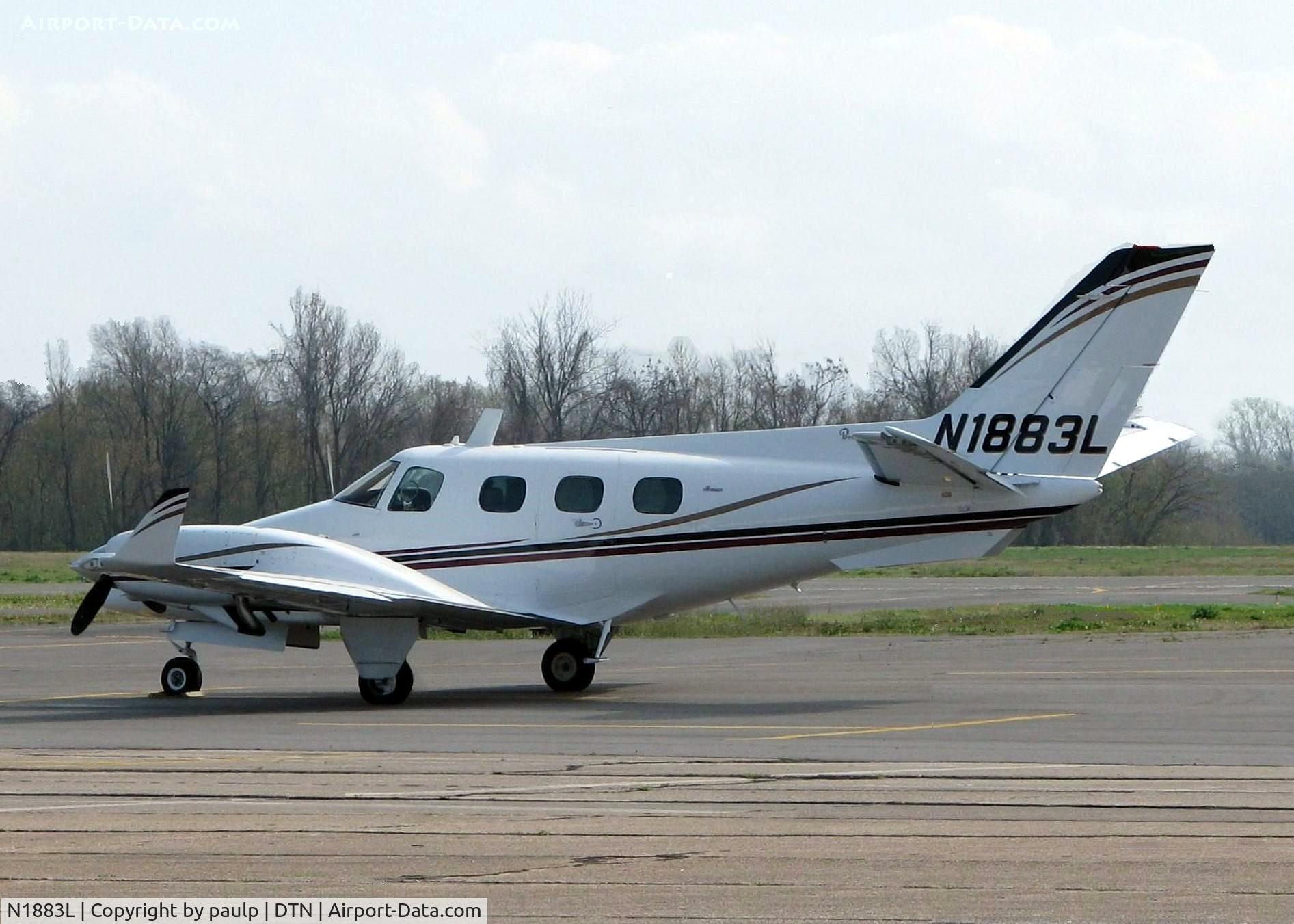 N1883L, 1976 Beech B-60 Duke C/N P-383, Parked at Downtown Shreveport.
