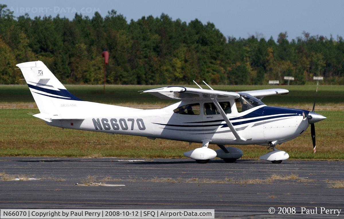 N66070, 2005 Cessna 182T Skylane C/N 18281522, Taxiing out