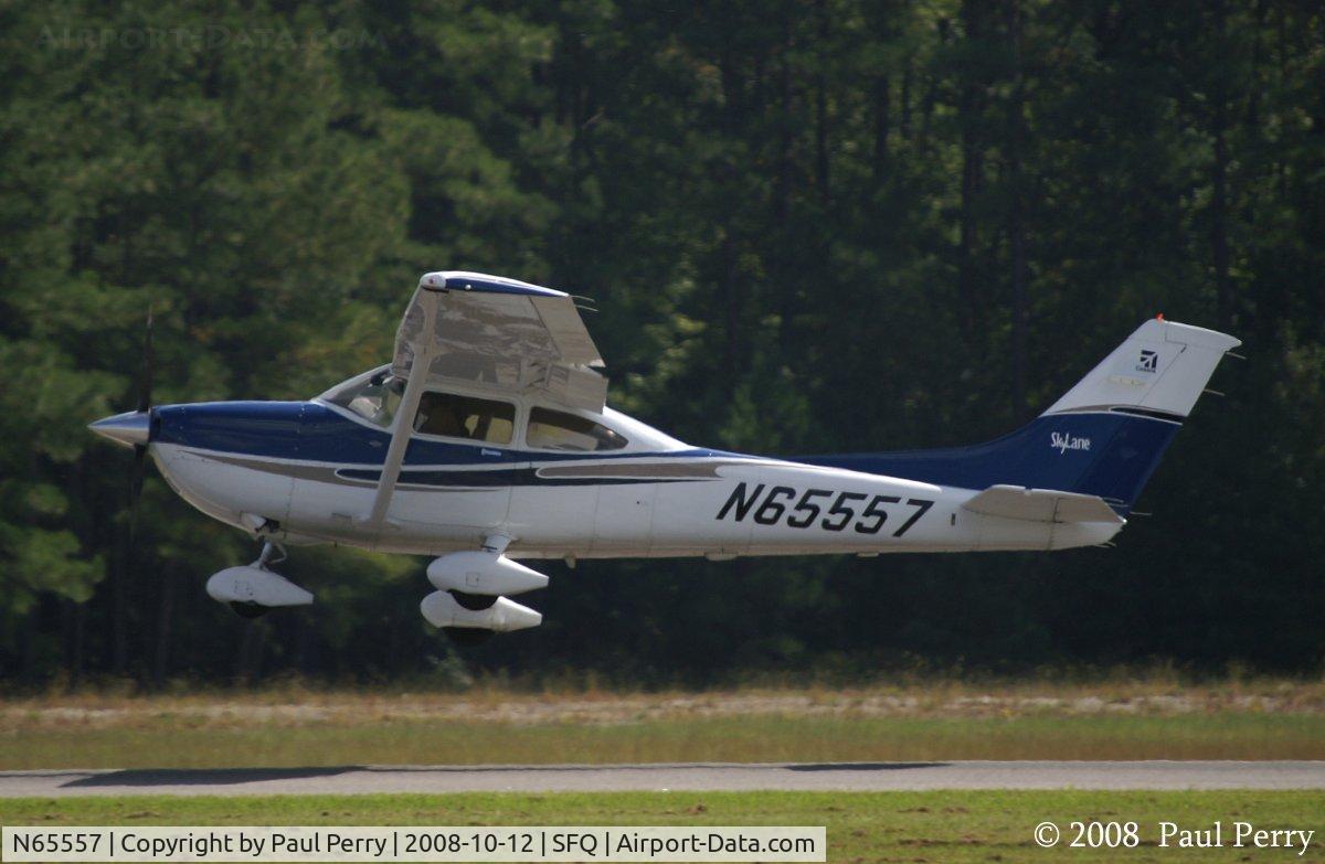 N65557, 2004 Cessna 182T Skylane C/N 18281456, Getting airborne