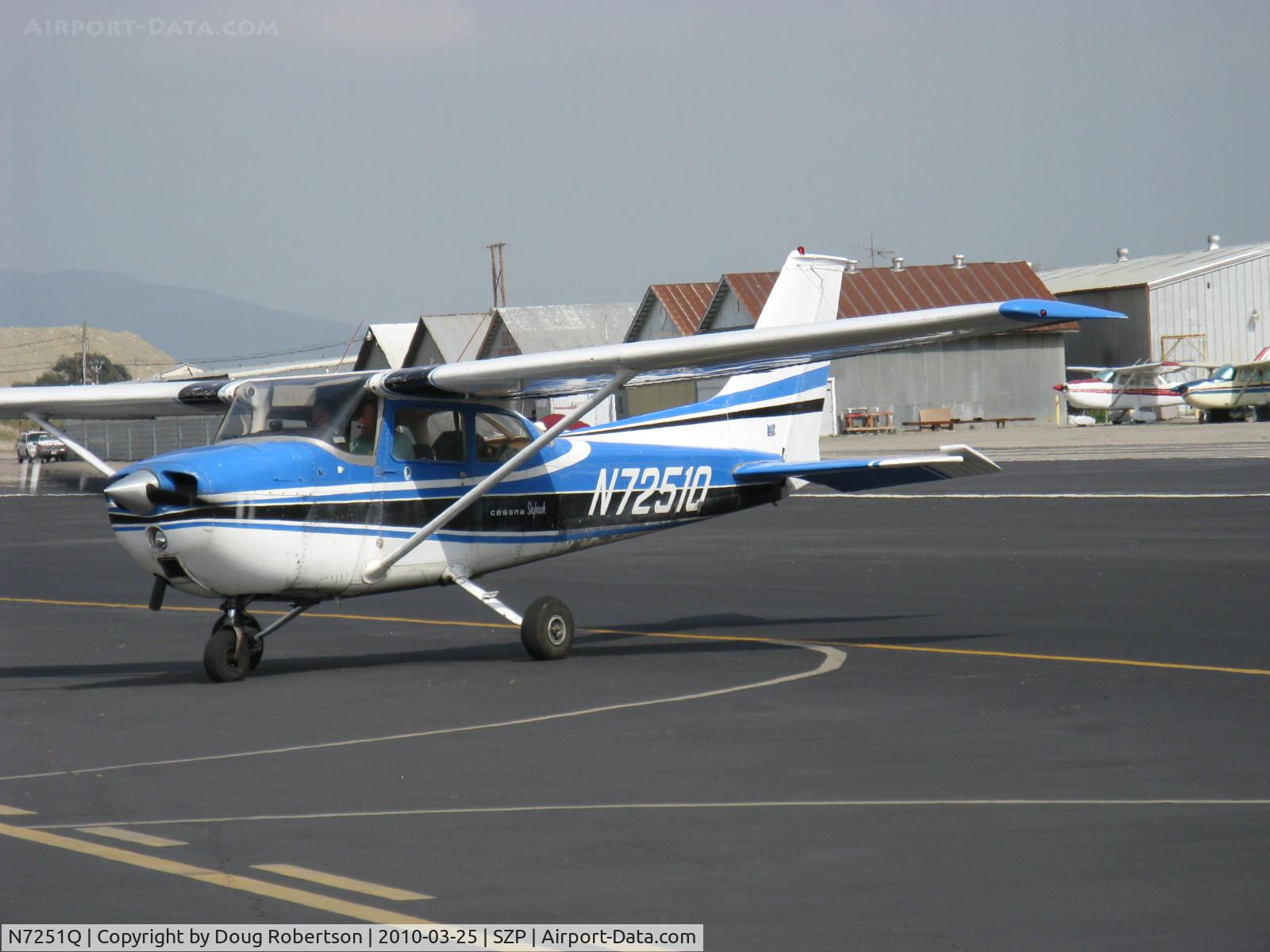 N7251Q, 1972 Cessna 172L C/N 17260551, 1972 Cessna 172L, Lycoming O-320-E2D 150 Hp, taxi off the active