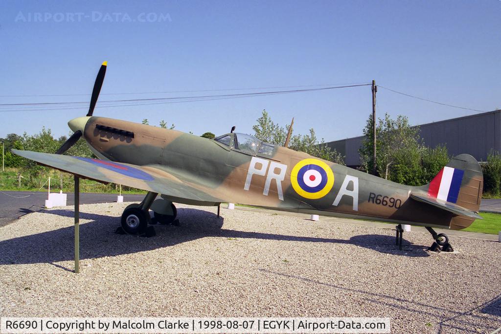 R6690, Supermarine Spitfire Replica C/N BAPC.254, Supermarine Spitfire (mock-up) at the Yorkshire Air Museum, Elvington in 1998.