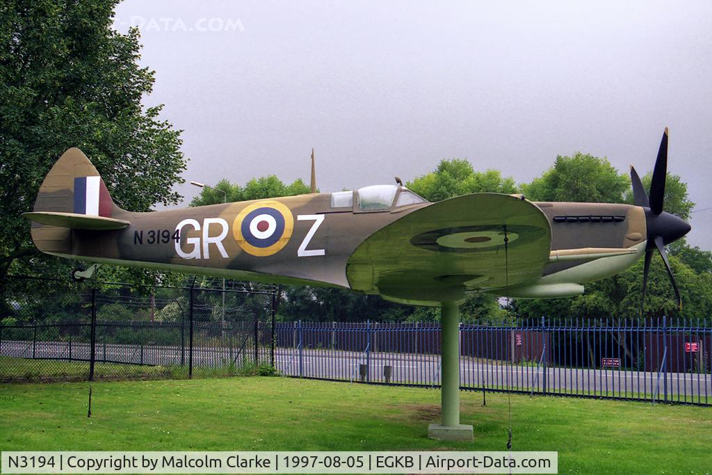 N3194, Supermarine Spitfire Replica C/N BAPC220, Supermarine Spitfire (replica) at Biggin Hill Airport in 1997. Spitfire N3194 GR-Z was an aircraft of No 92 Squadron, the top scoring Battle of Britain Squadron.