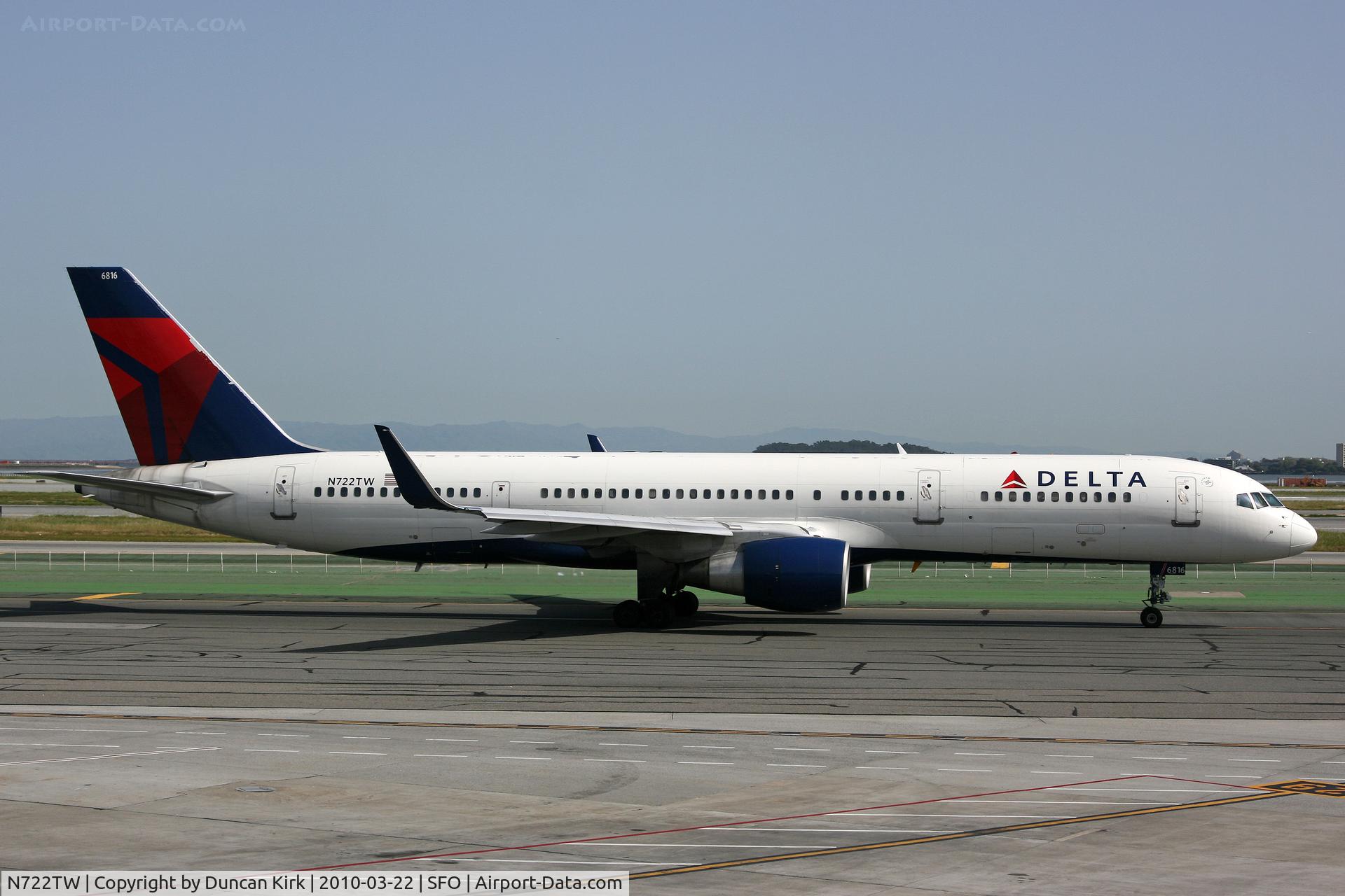 N722TW, 1999 Boeing 757-231 C/N 29385, Many 757's now wear winglets