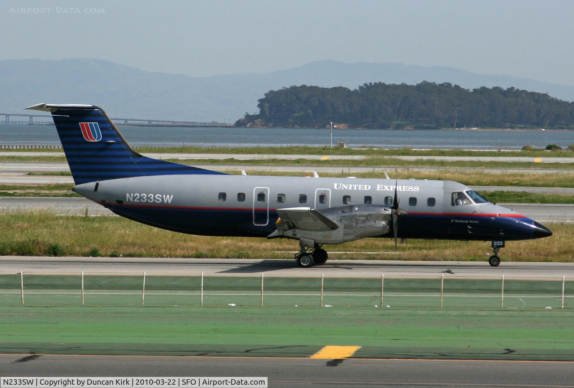 N233SW, 1995 Embraer EMB-120ER Brasilia C/N 120.307, Wearing old colors but which appear to have been touched up