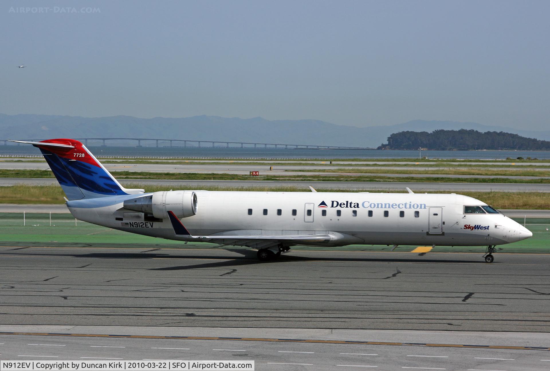 N912EV, 2002 Bombardier CRJ-200LR (CL-600-2B19) C/N 7728, Wearing 'old' Delta colors and operated by SkyWest