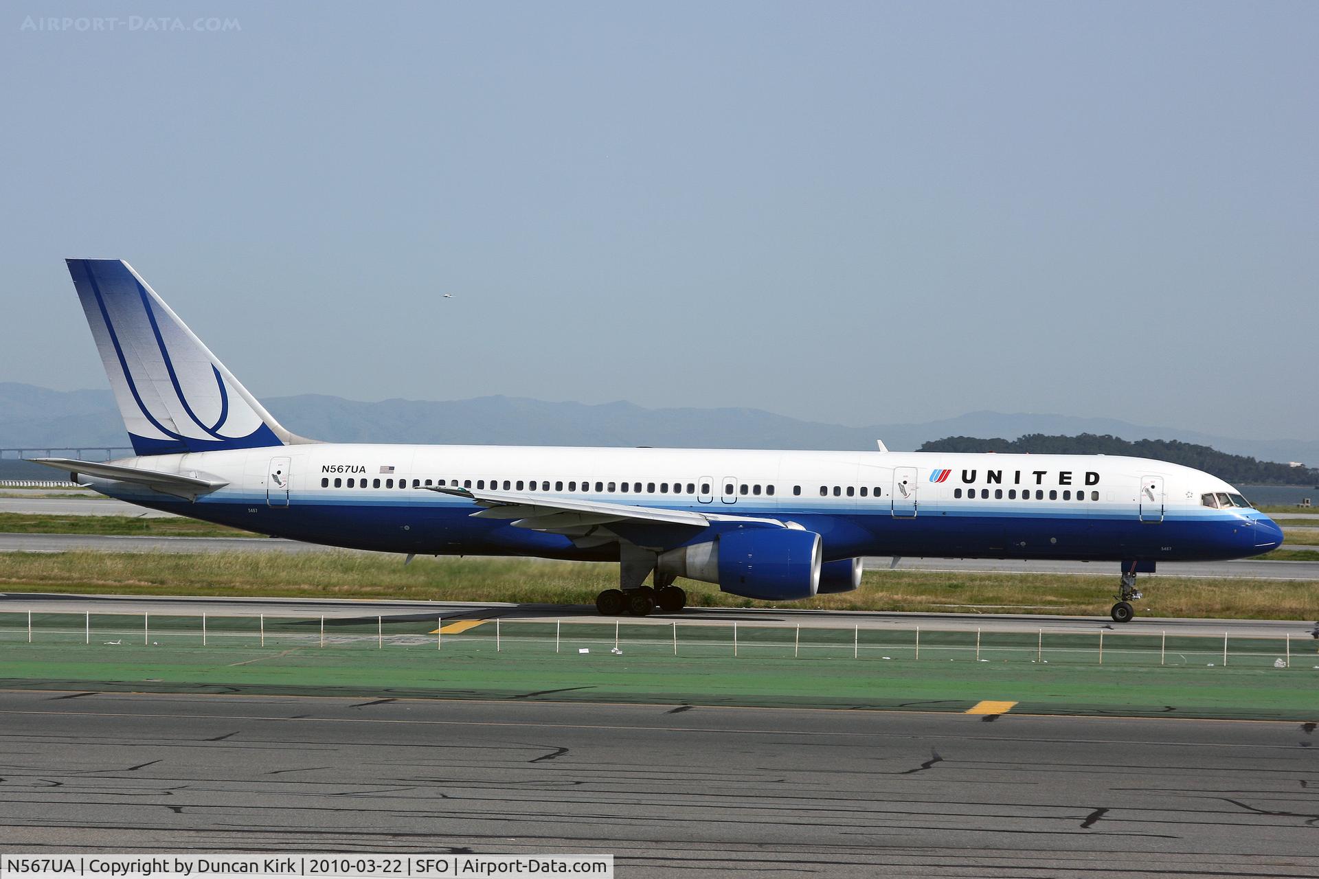 N567UA, 1992 Boeing 757-222 C/N 26673, A wingtip candidate
