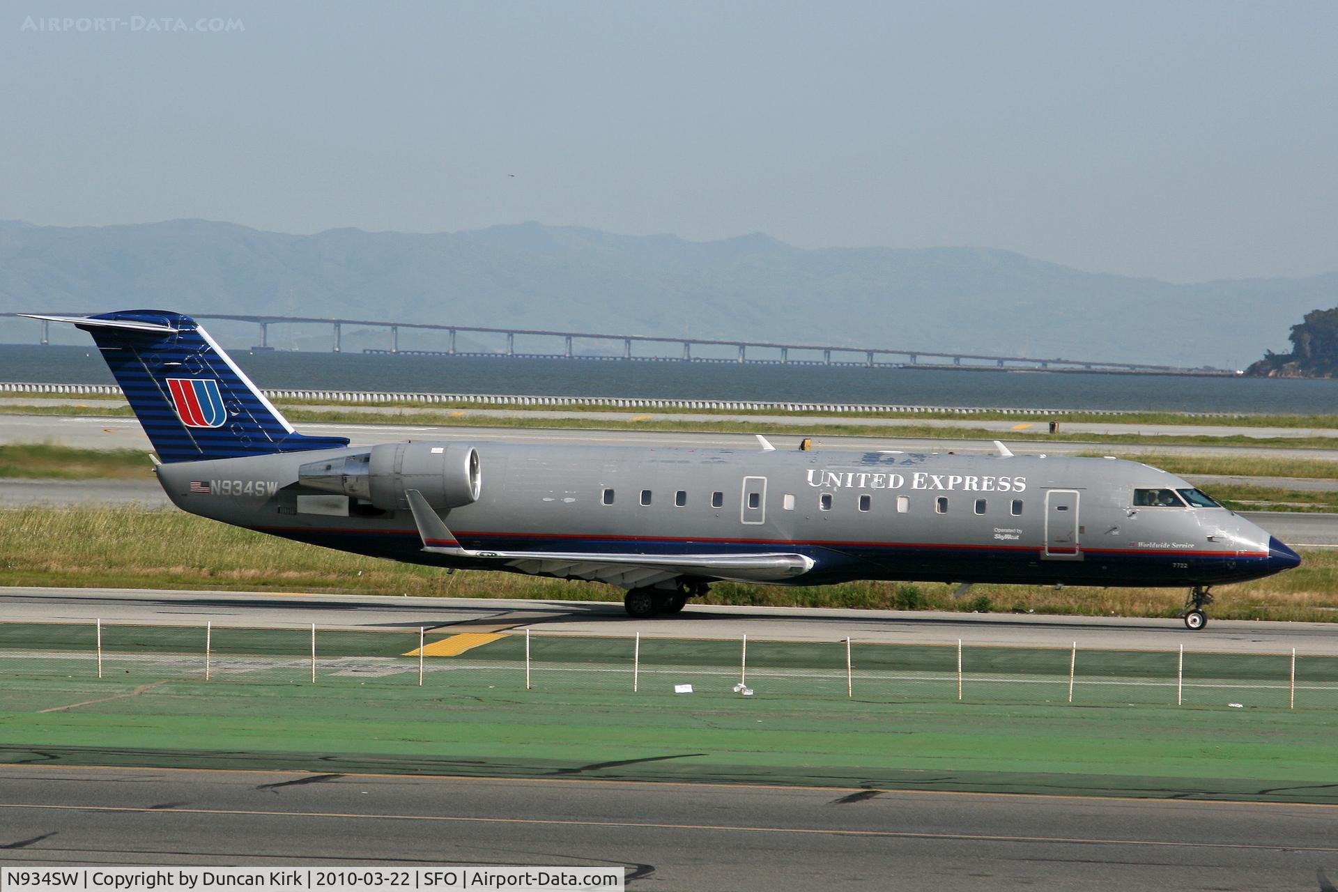 N934SW, 2002 Canadair CL-600-2B19 Regional Jet CRJ-200LR C/N 7722, Looking a little shabby!