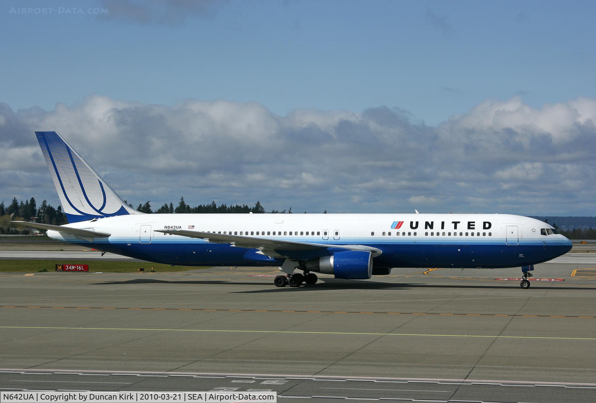 N642UA, 1991 Boeing 767-322 C/N 25092, Looking nice in the Spring sunshine!