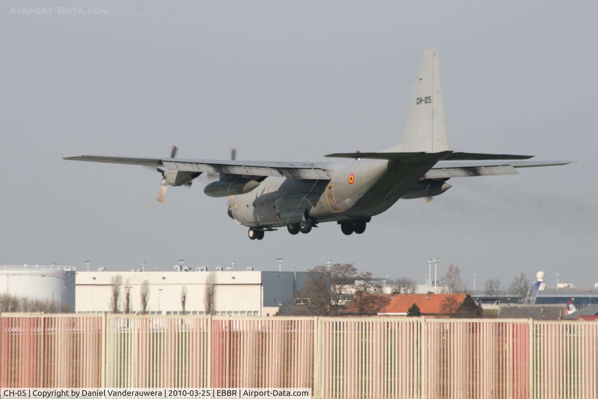 CH-05, 1972 Lockheed C-130H Hercules C/N 382-4470, Several seconds before landing on RWY 25L