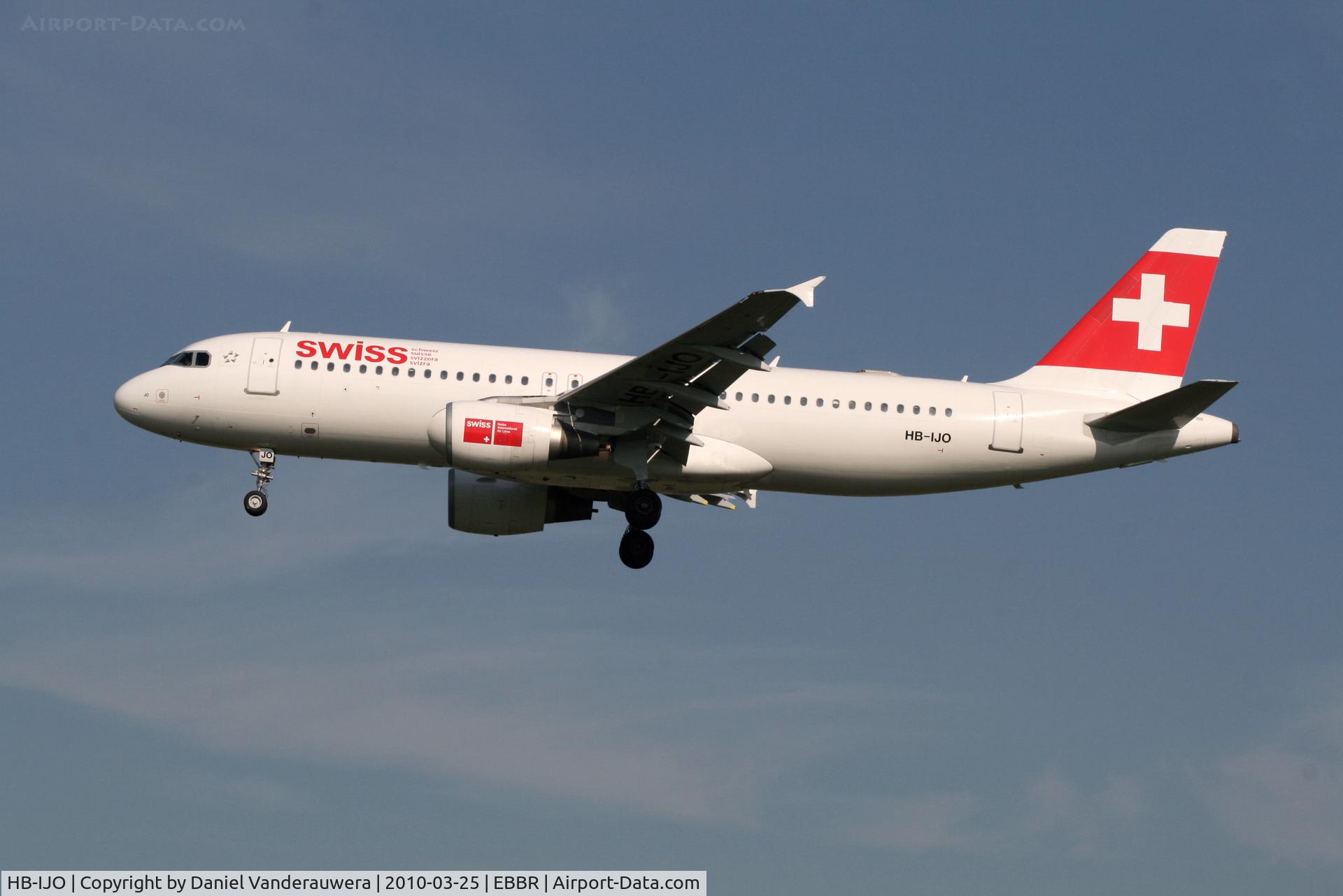 HB-IJO, 1997 Airbus A320-214 C/N 673, Arrival of flight LX778 to RWY 25L