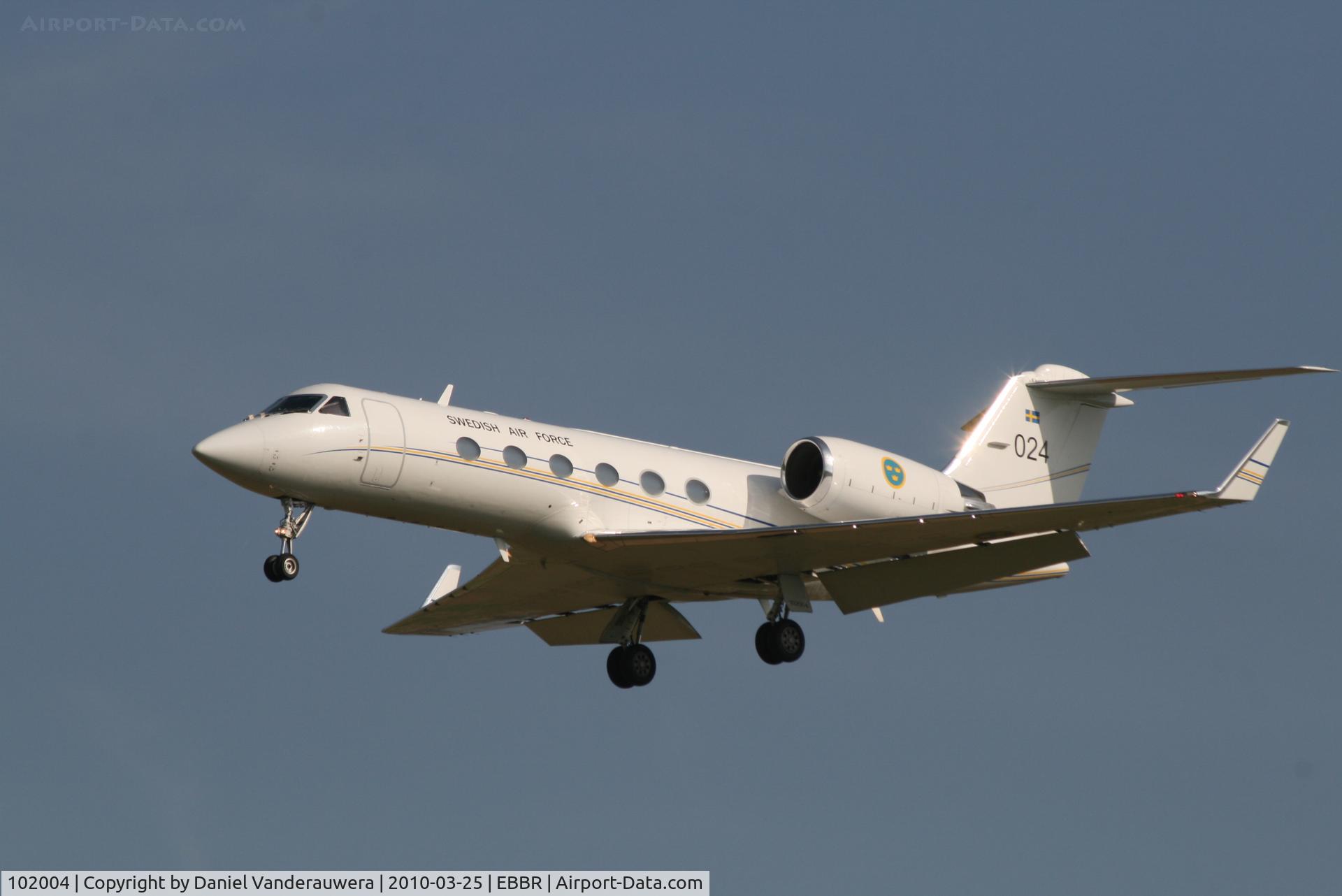 102004, Gulfstream Aerospace Tp102C (Gulfstream IV) C/N 1274, Arrival to RWY 251