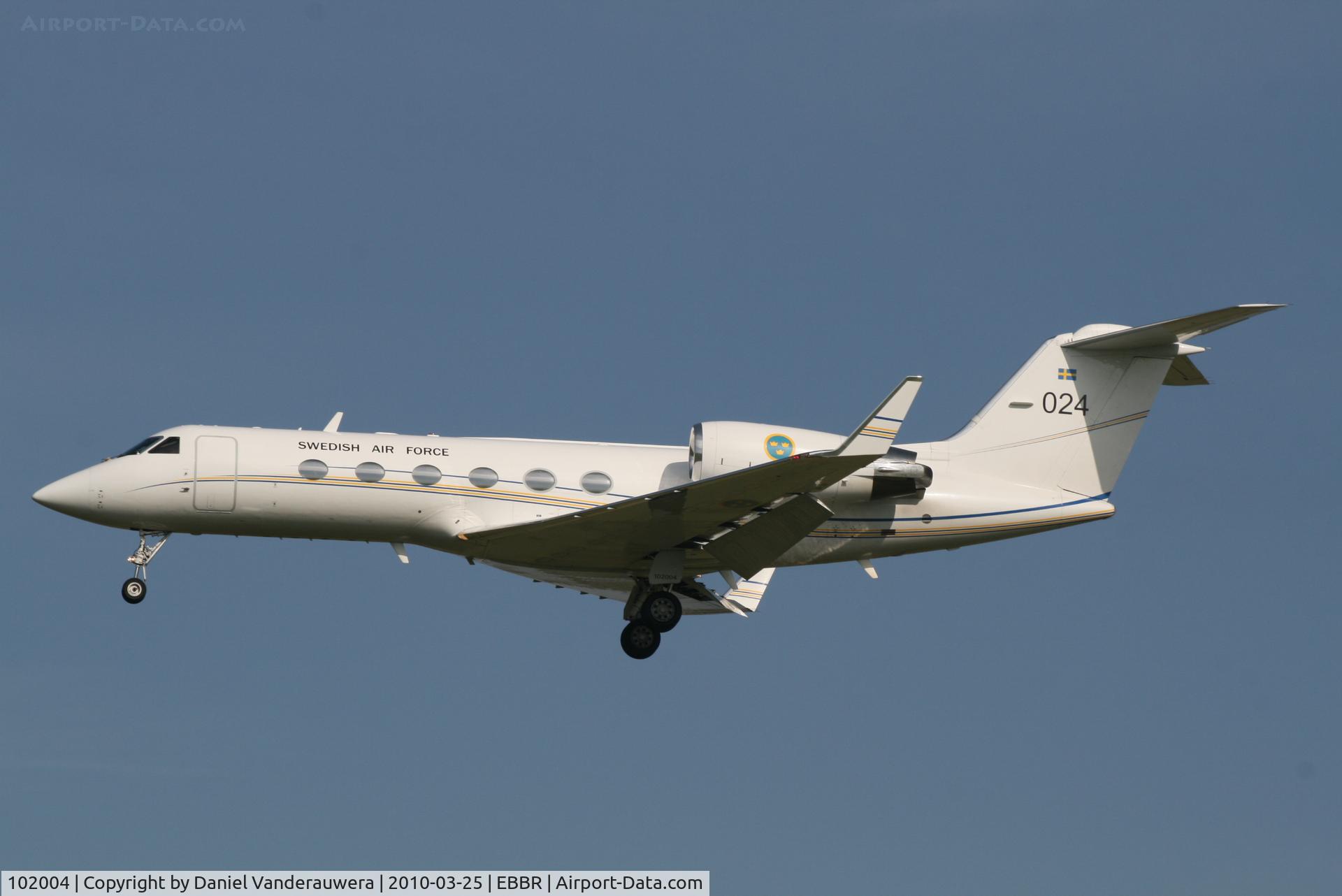 102004, Gulfstream Aerospace Tp102C (Gulfstream IV) C/N 1274, Arrival to RWY 251