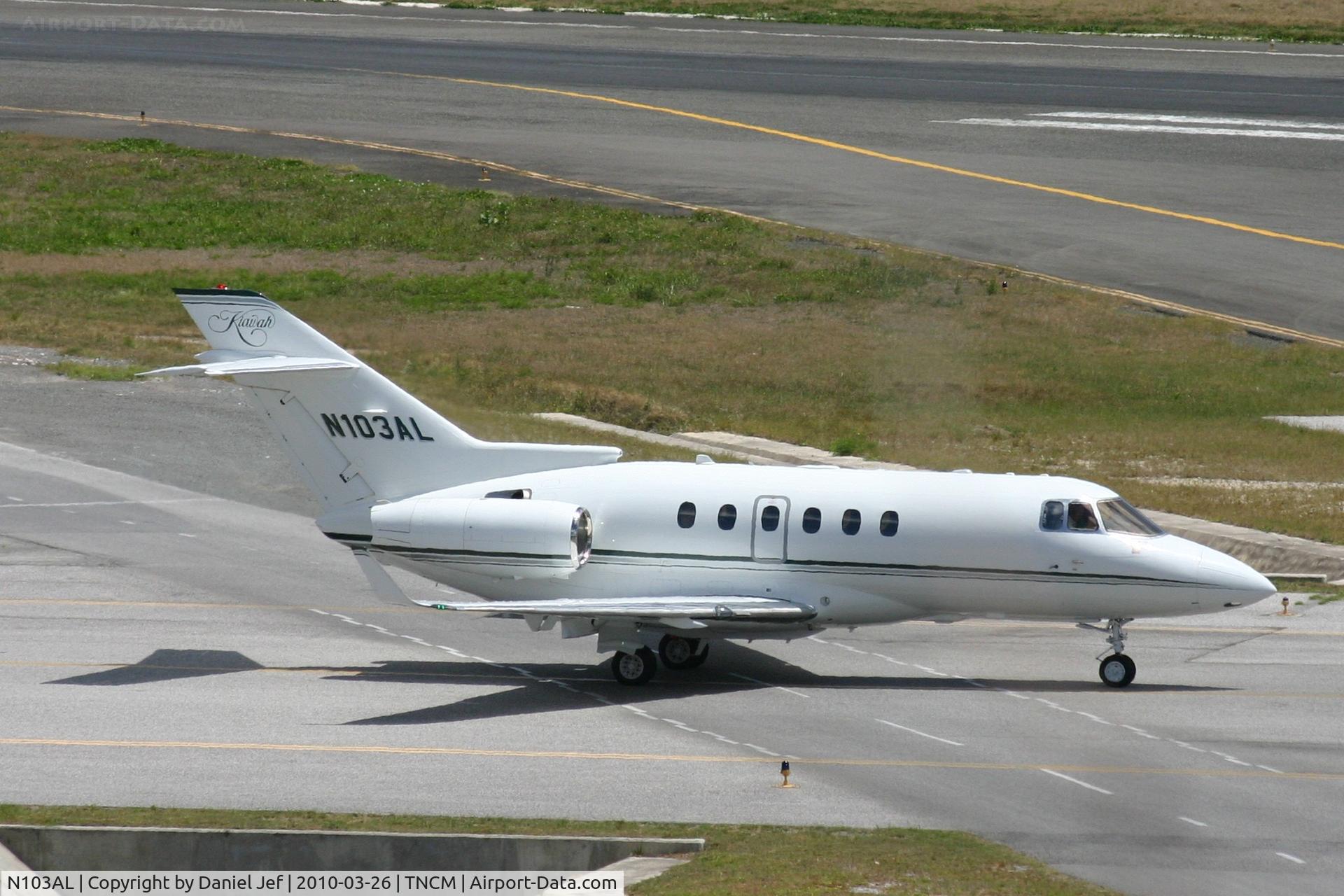 N103AL, 2006 Raytheon Hawker 850XP C/N 258822, N103AL taxing for to the holding point Alpha for take off
