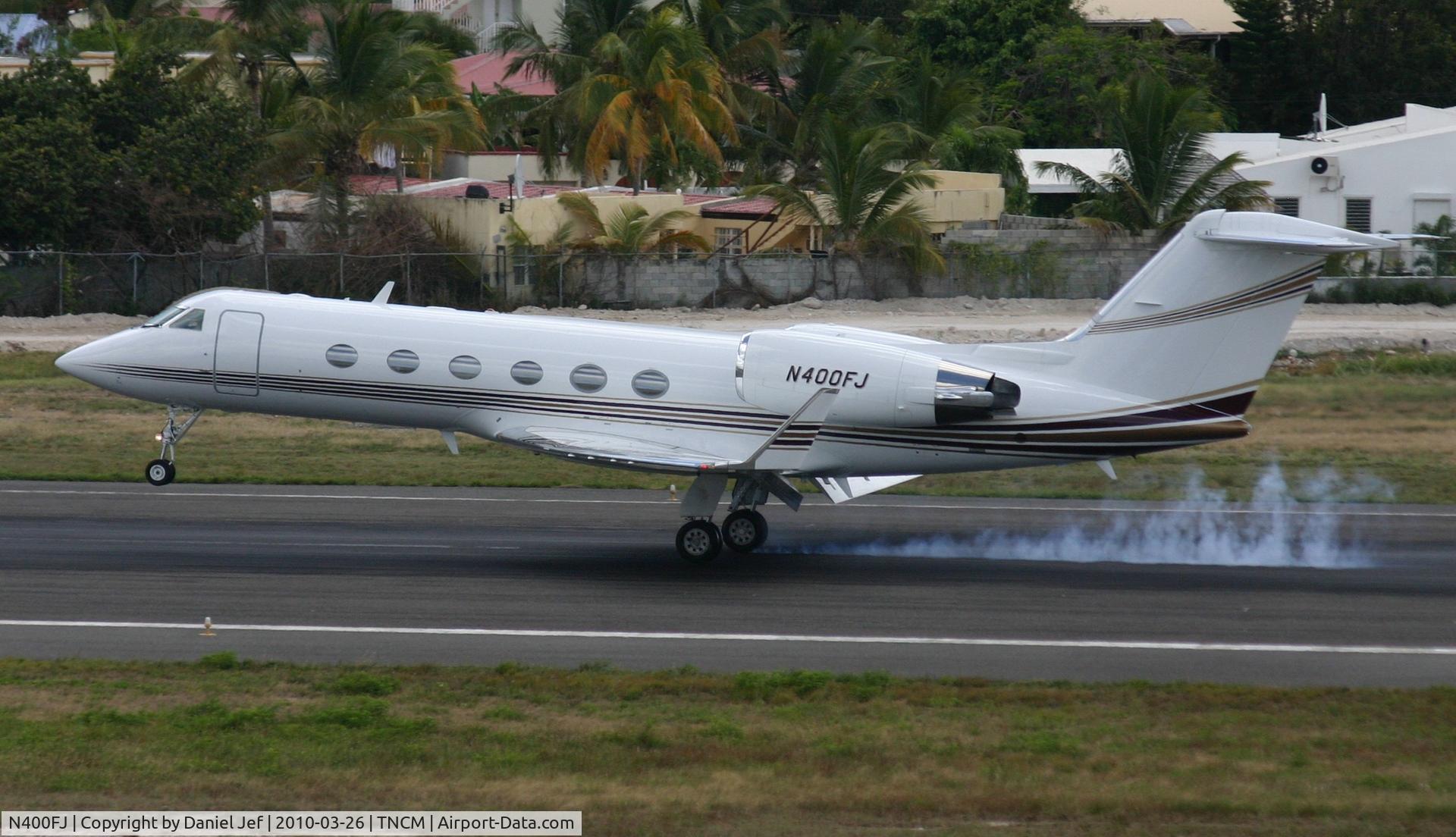 N400FJ, 2002 Gulfstream Aerospace G-IV C/N 1494, N400FJ touching down at TNCM runway 10