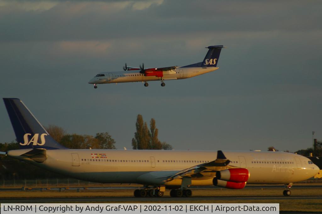LN-RDM, 2000 De Havilland Canada DHC-8-402Q Dash 8 C/N 4033, Scandinavian Airlines DHC 8-400