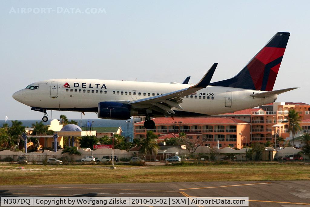 N307DQ, 2008 Boeing 737-732 C/N 29679, visitor