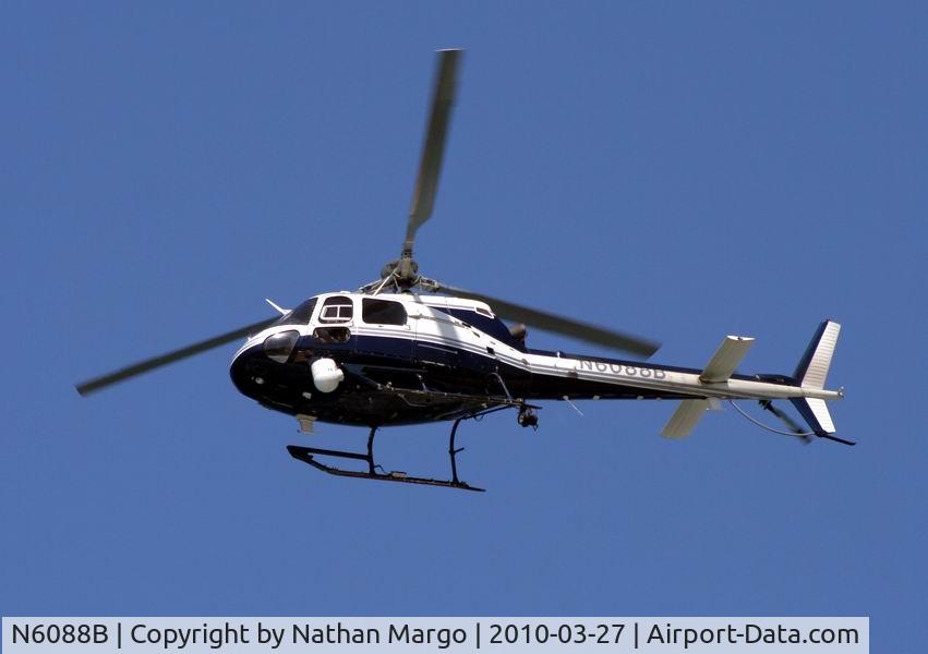 N6088B, 1993 Eurocopter AS-350B-2 Ecureuil Ecureuil C/N 2691, Seen flying over O.B. Pier, San Diego, CA