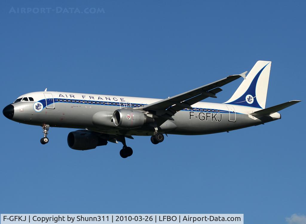 F-GFKJ, 1989 Airbus A320-211 C/N 0063, Landing rwy 32L