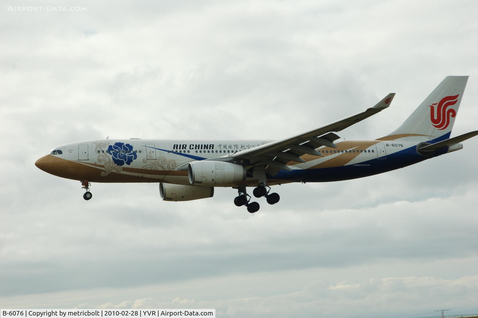 B-6076, 2006 Airbus A330-243 C/N 797, Landing at YVR