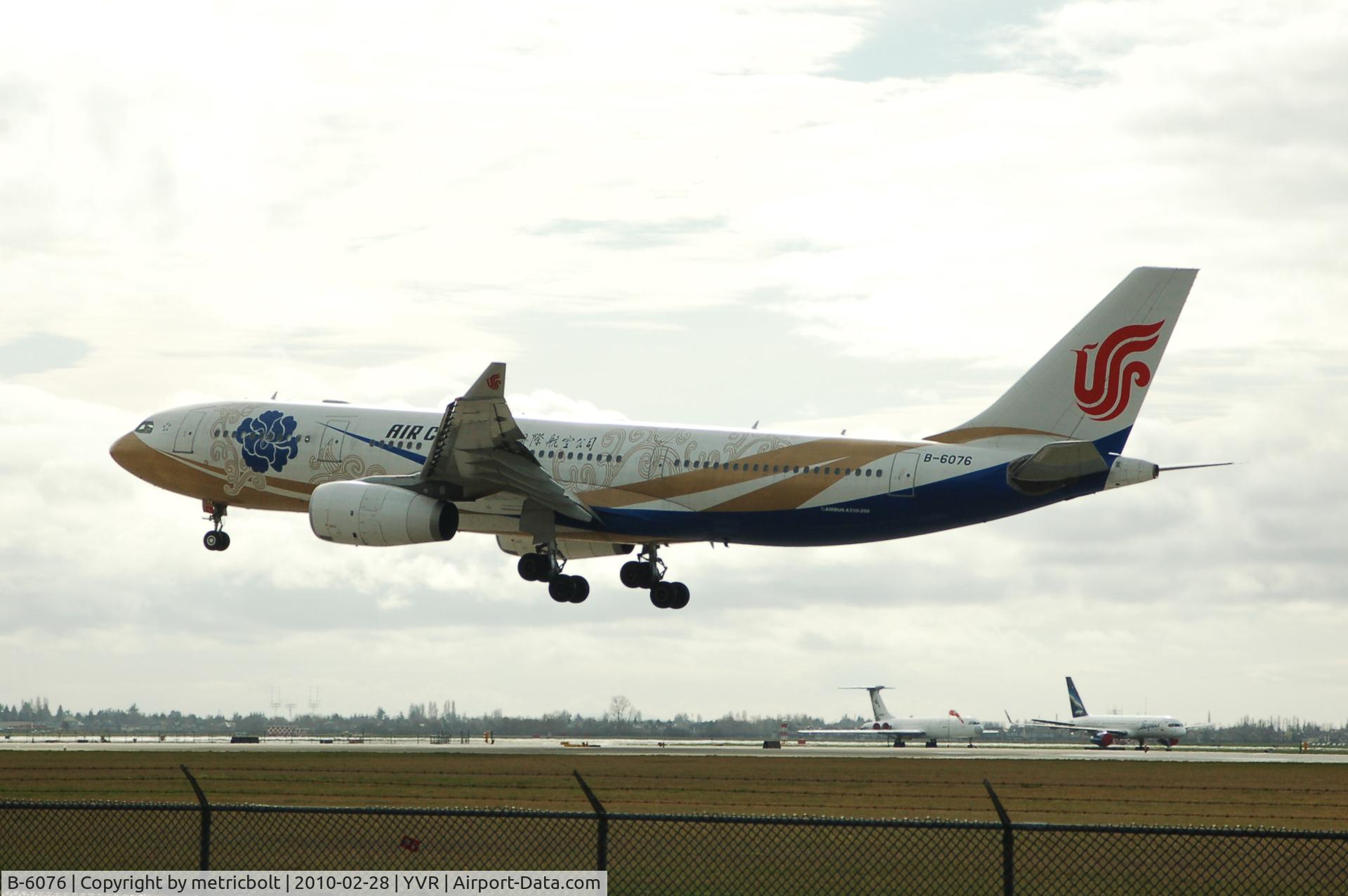 B-6076, 2006 Airbus A330-243 C/N 797, Landing at YVR