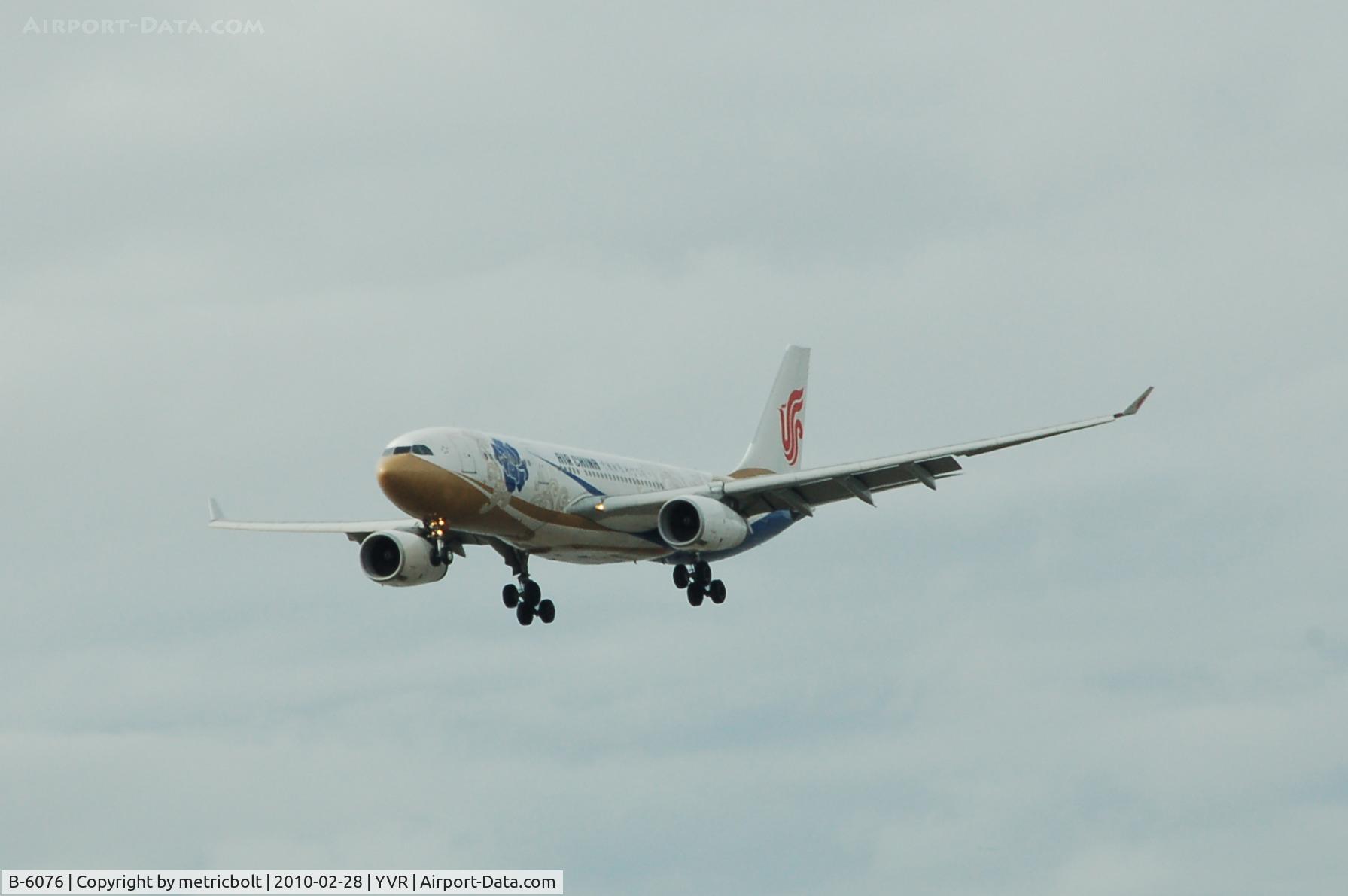 B-6076, 2006 Airbus A330-243 C/N 797, Landing at YVR