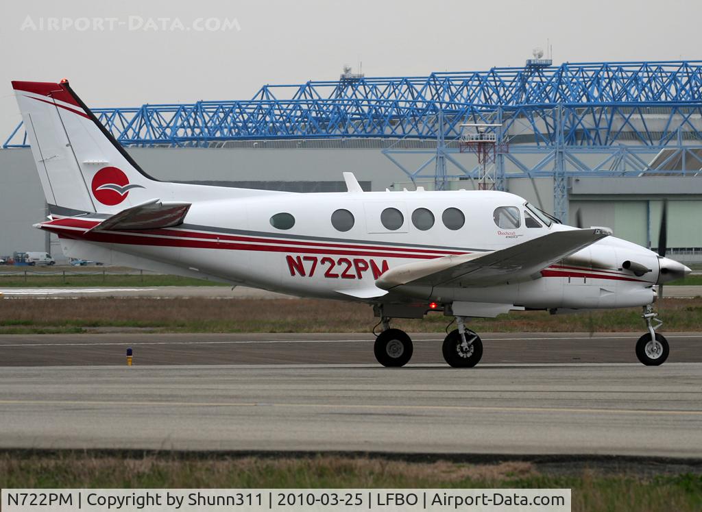 N722PM, 2007 Raytheon C90GT King Air C/N LJ-1820, Lining up rwy 14L for departure...